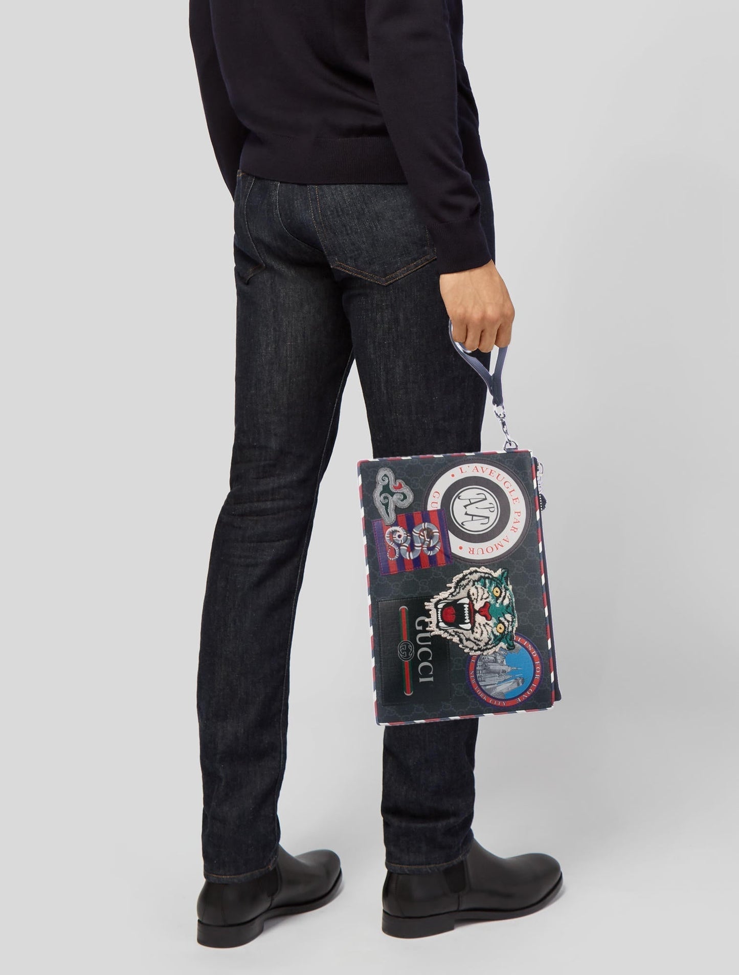 Gucci GG Supreme Night Courrier Pouch in Gray