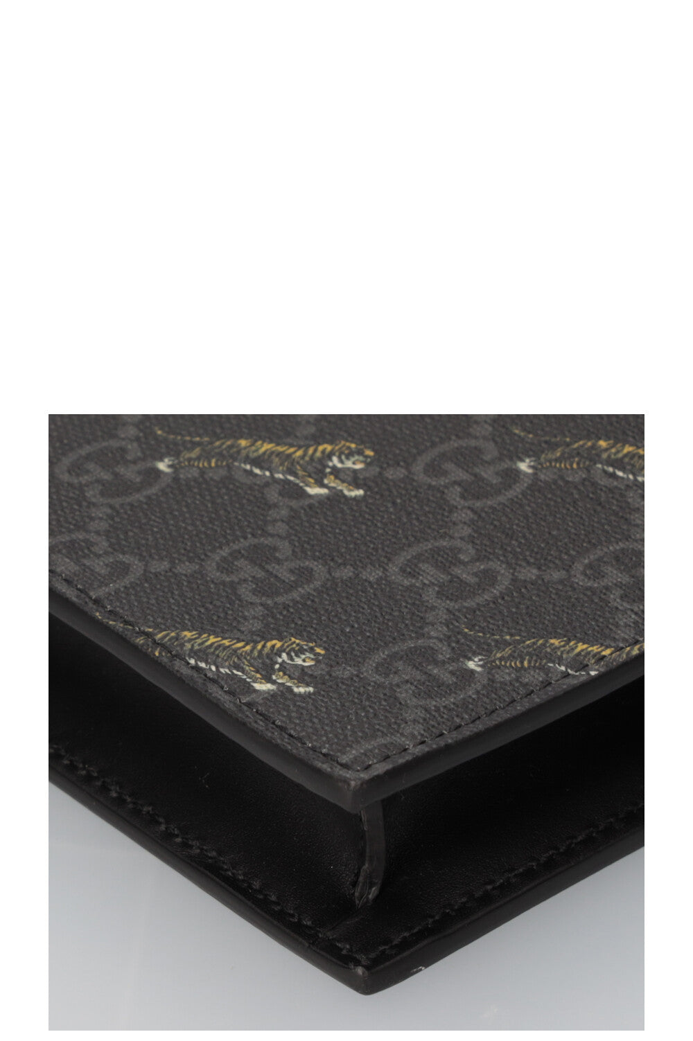 GUCCI GG Supreme Tiger Pouch with Strap