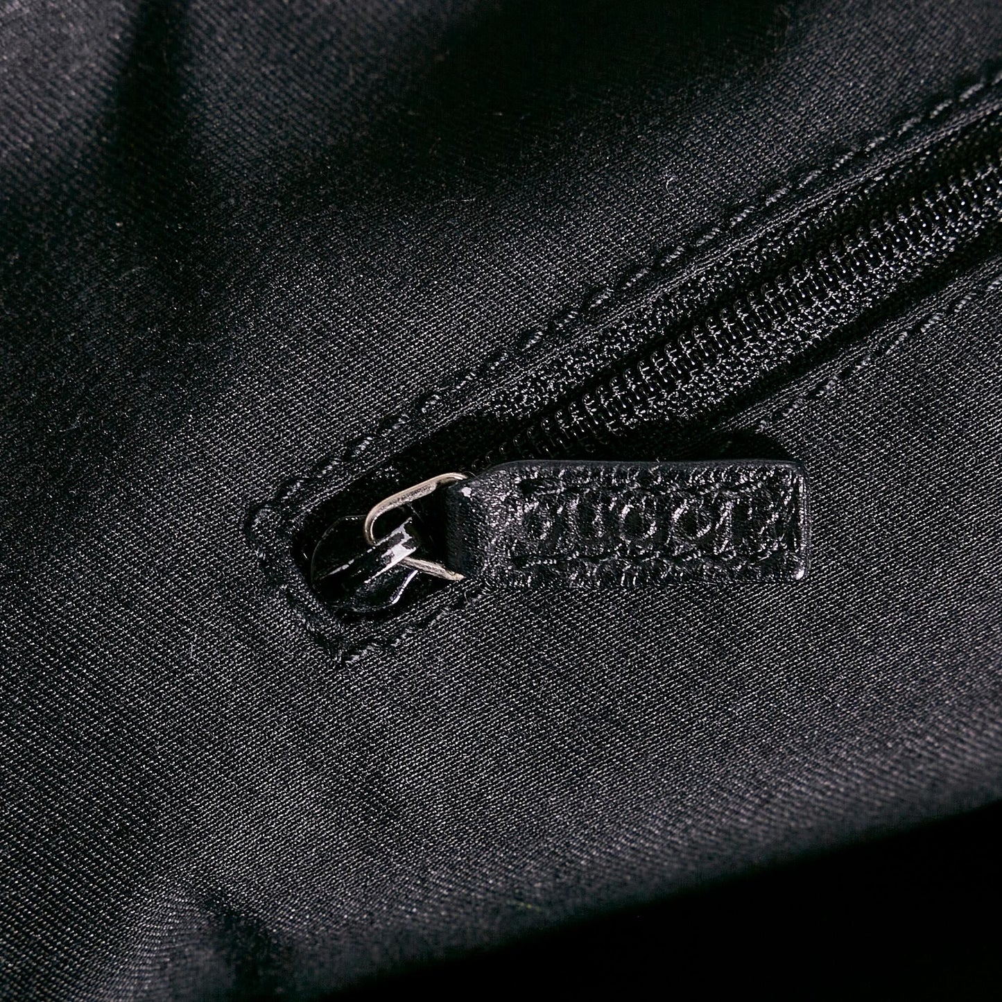Gucci Abbey GG Canvas Tote (SHG-maqJoz)