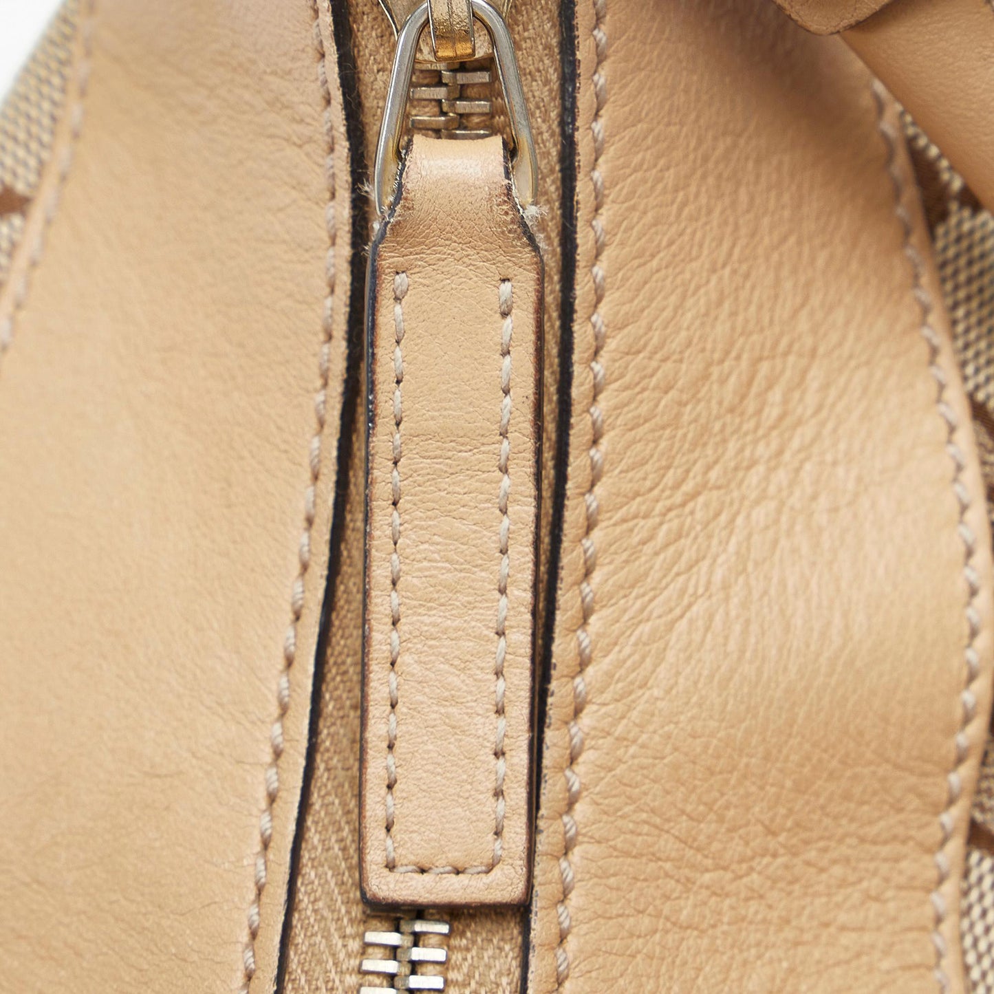 Gucci GG Canvas Abbey D-Ring Handbag (SHG-qiEaFg)