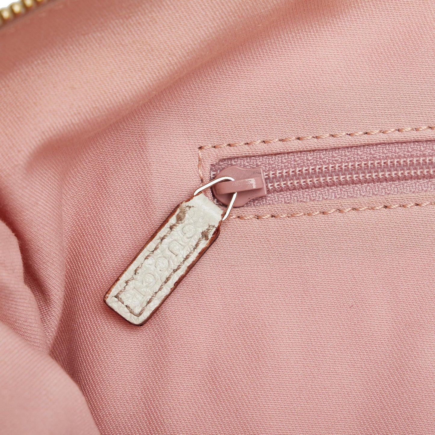 Gucci GG Canvas Abbey Shoulder Bag (SHG-Fxigmo)
