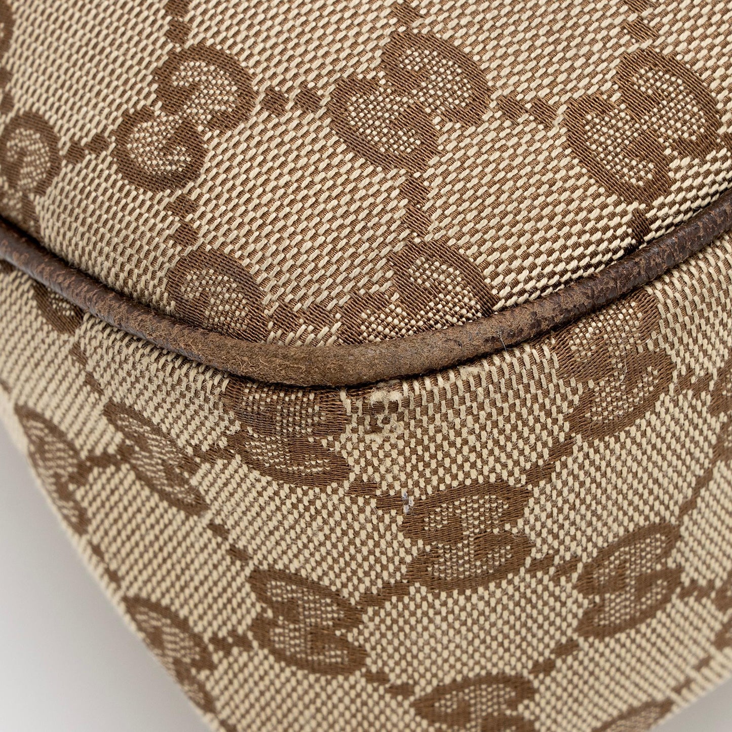 Gucci GG Canvas Charmy Medium Tote (SHF-9IBSQc)