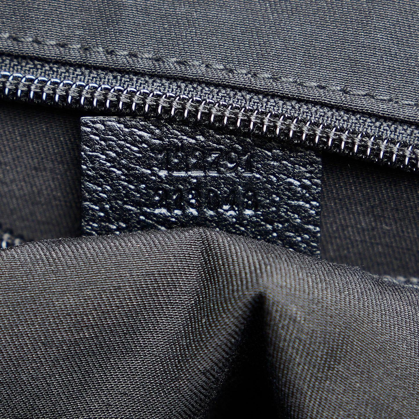 Gucci GG Canvas Crossbody Bag (SHG-nqFUgN)