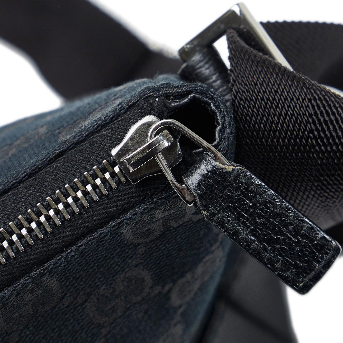 Gucci GG Canvas Crossbody (SHG-dCodfZ)