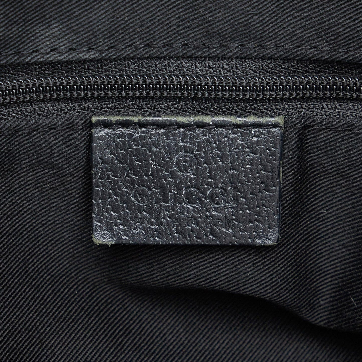 Gucci GG Canvas Pelham Shoulder Bag (SHG-DJMWdO)