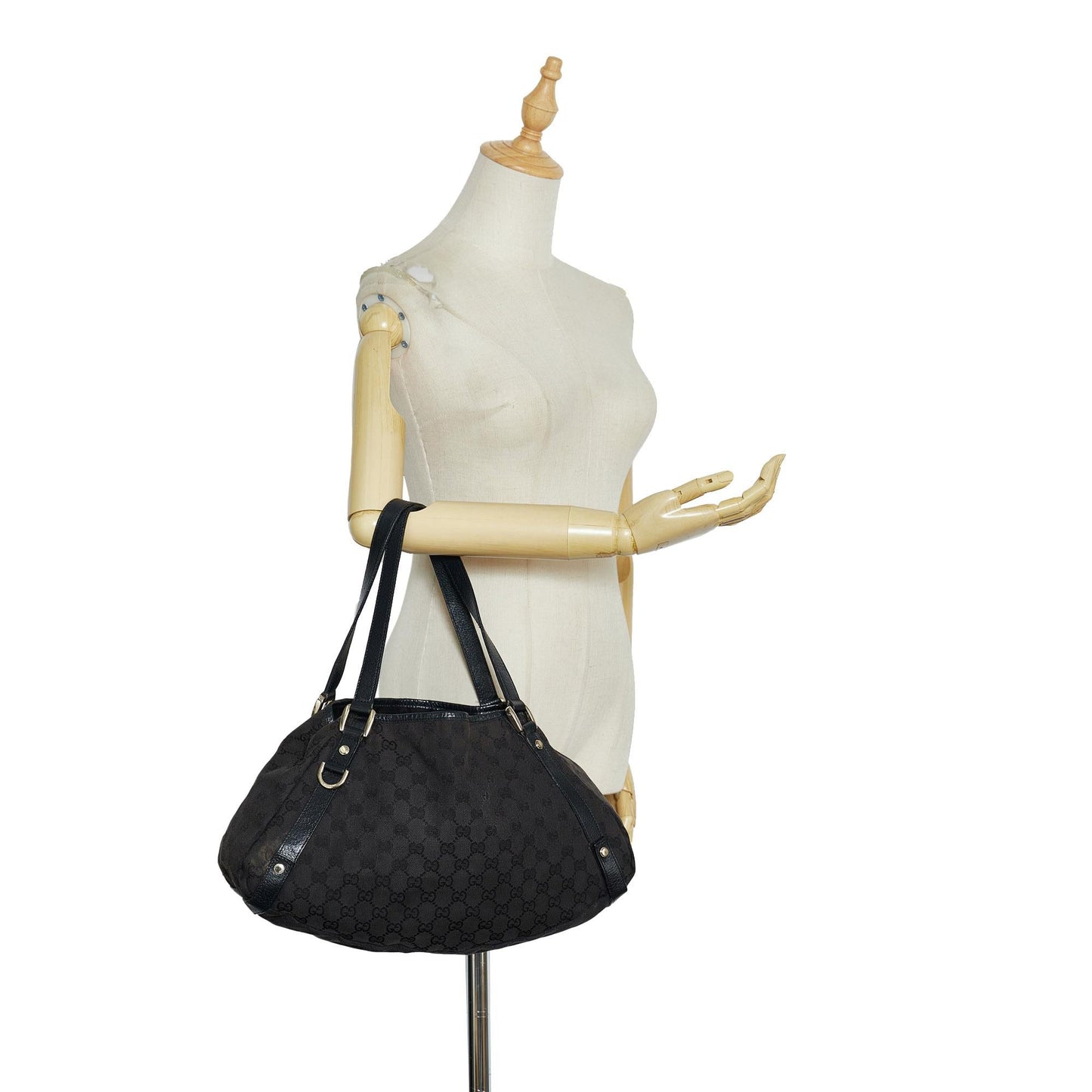 Gucci GG Canvas Pelham Shoulder Bag (SHG-DJMWdO)
