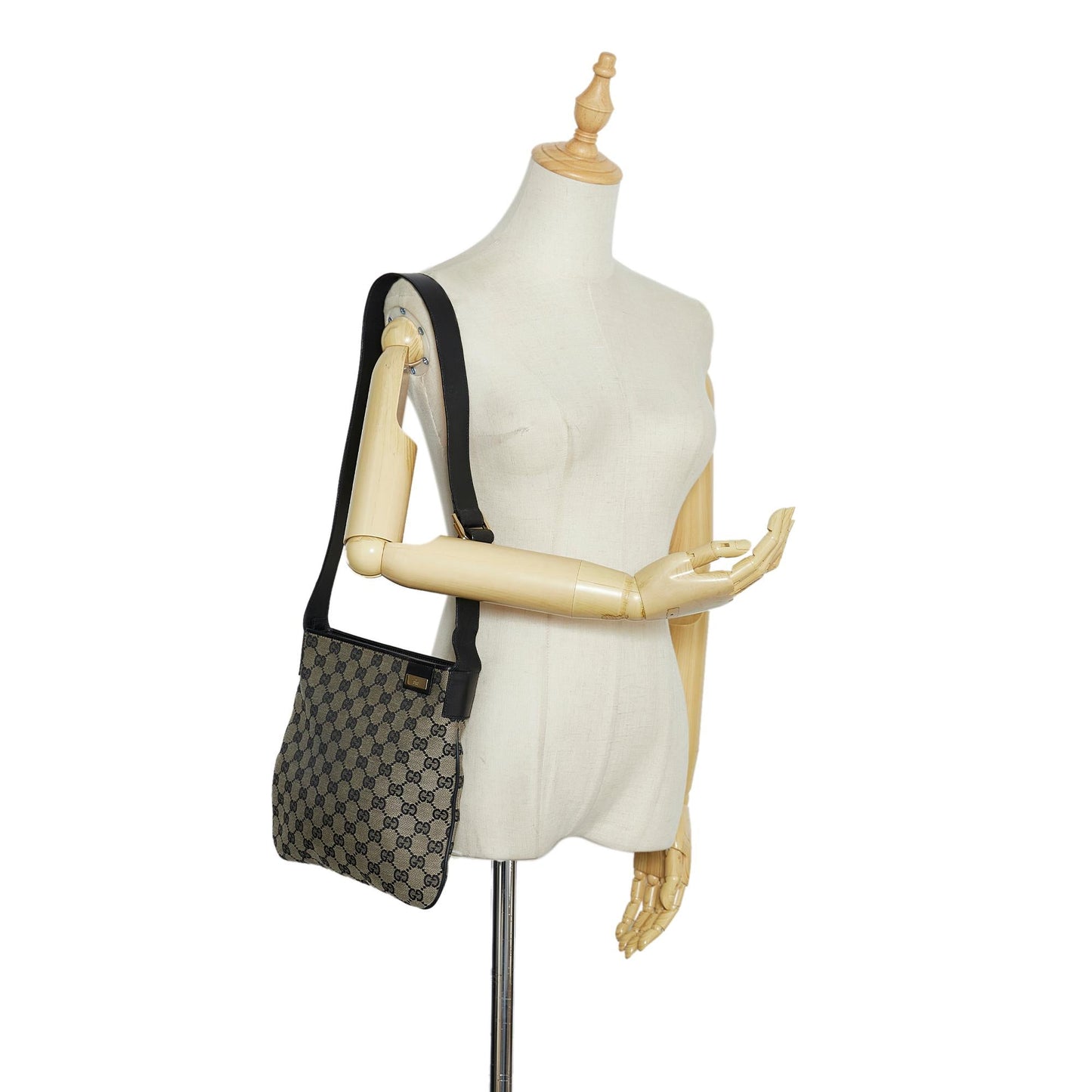 Gucci GG Canvas Shoulder Bag (SHG-KtdU7n)