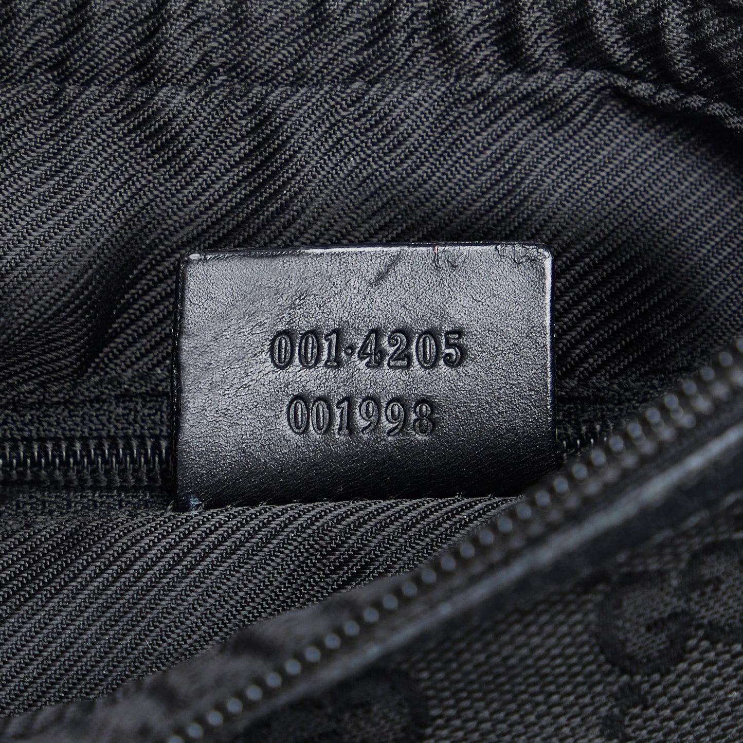 Gucci GG Canvas Shoulder Bag (SHG-VpXwNB)
