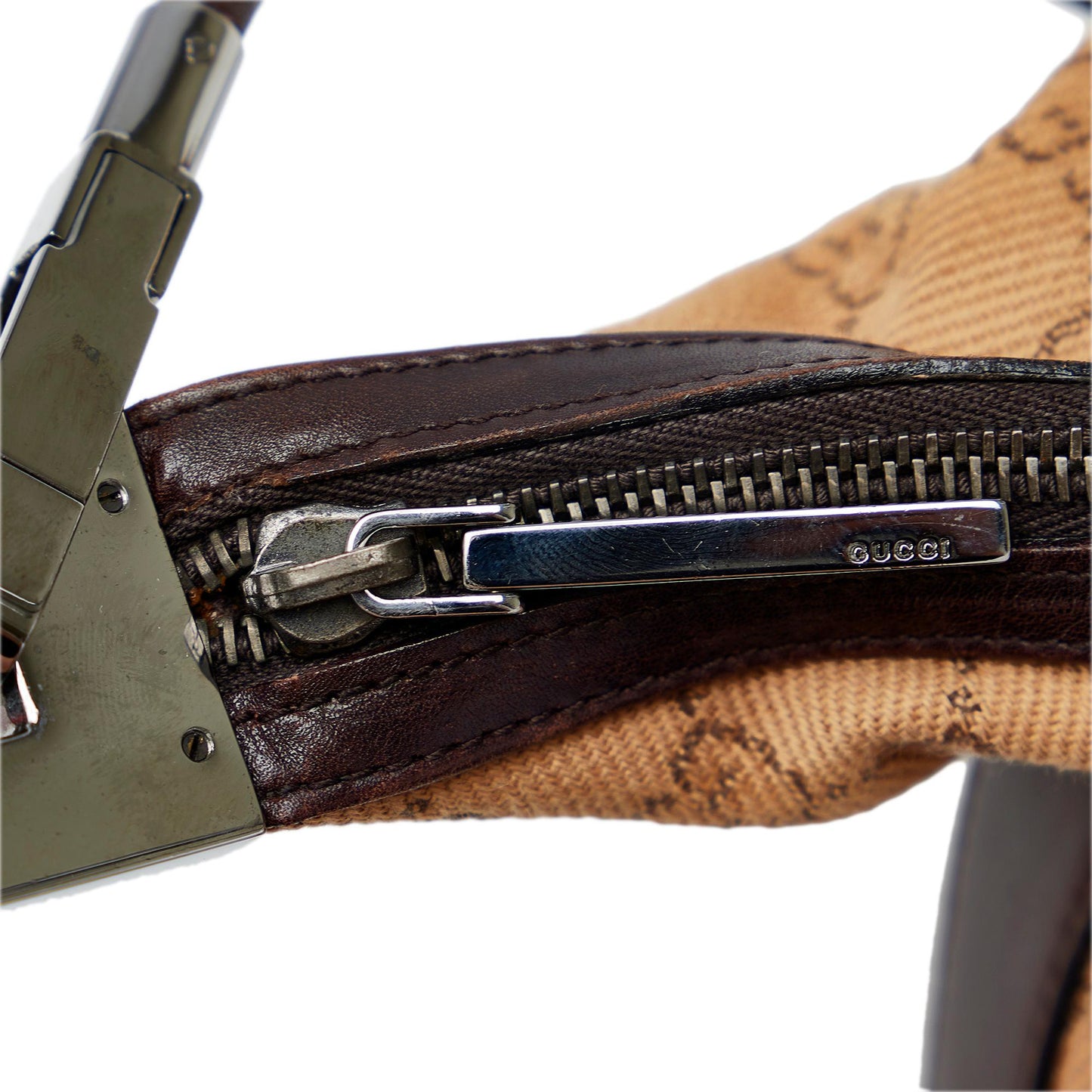 Gucci GG Canvas Shoulder Bag (SHG-ddC9Lv)