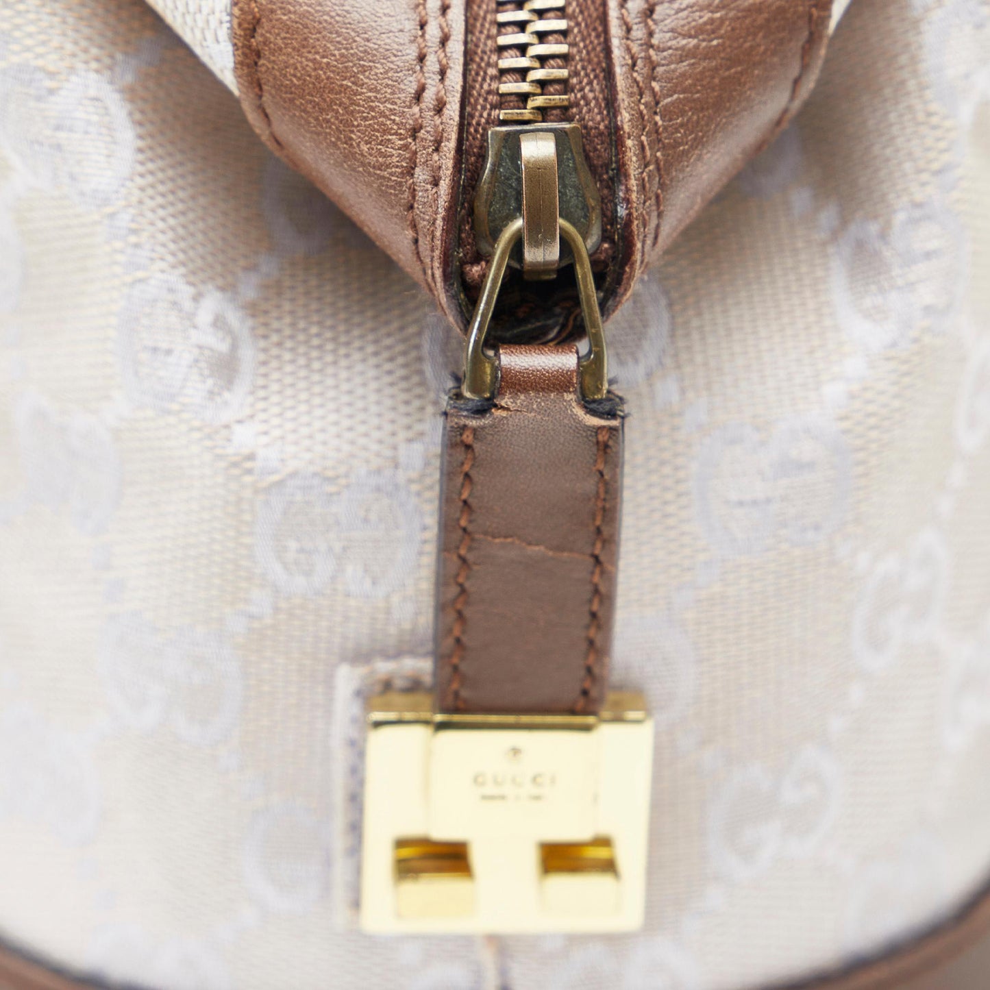 Gucci GG Canvas Shoulder Bag (SHG-TWQbJL)