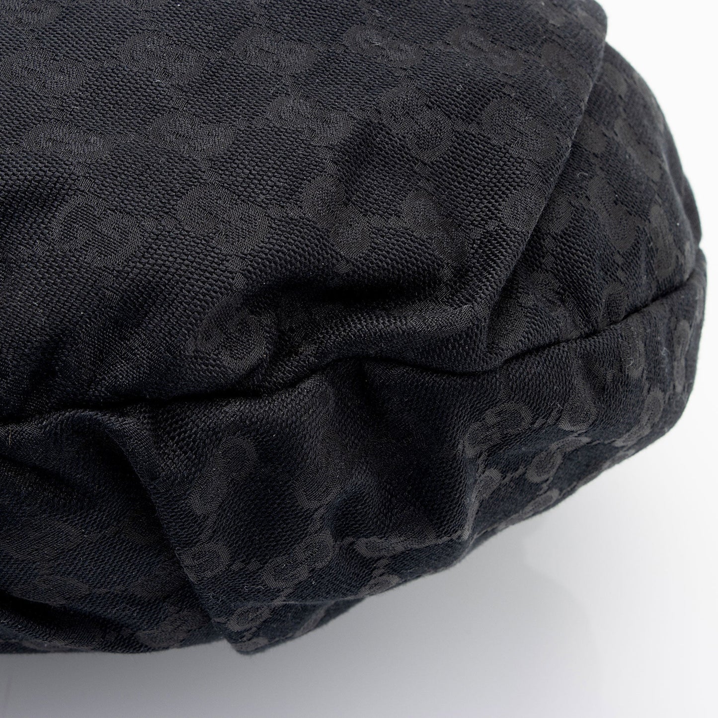 Gucci GG Canvas Studded Pelham Small Shoulder Bag (SHF-0I65Ea)