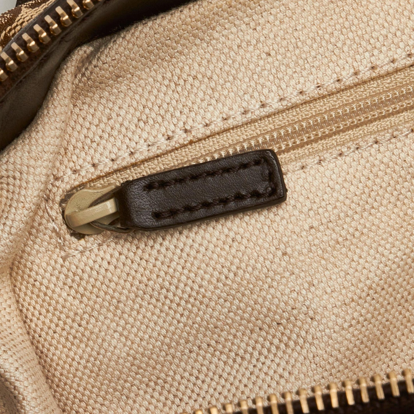 Gucci GG Canvas Sukey Satchel (SHG-nqGXYm)