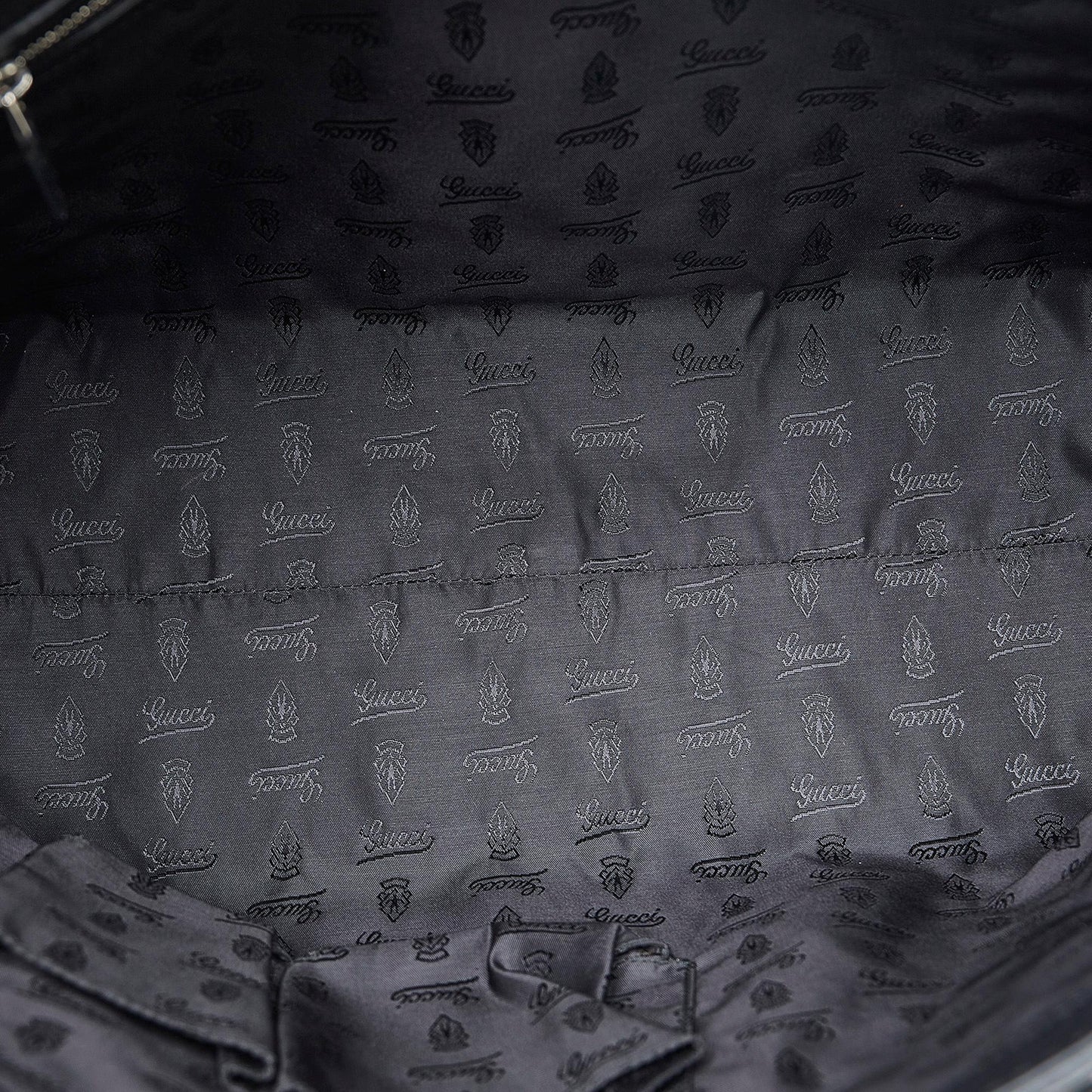 Gucci GG Neoprene Tote (SHG-FjjgTj)