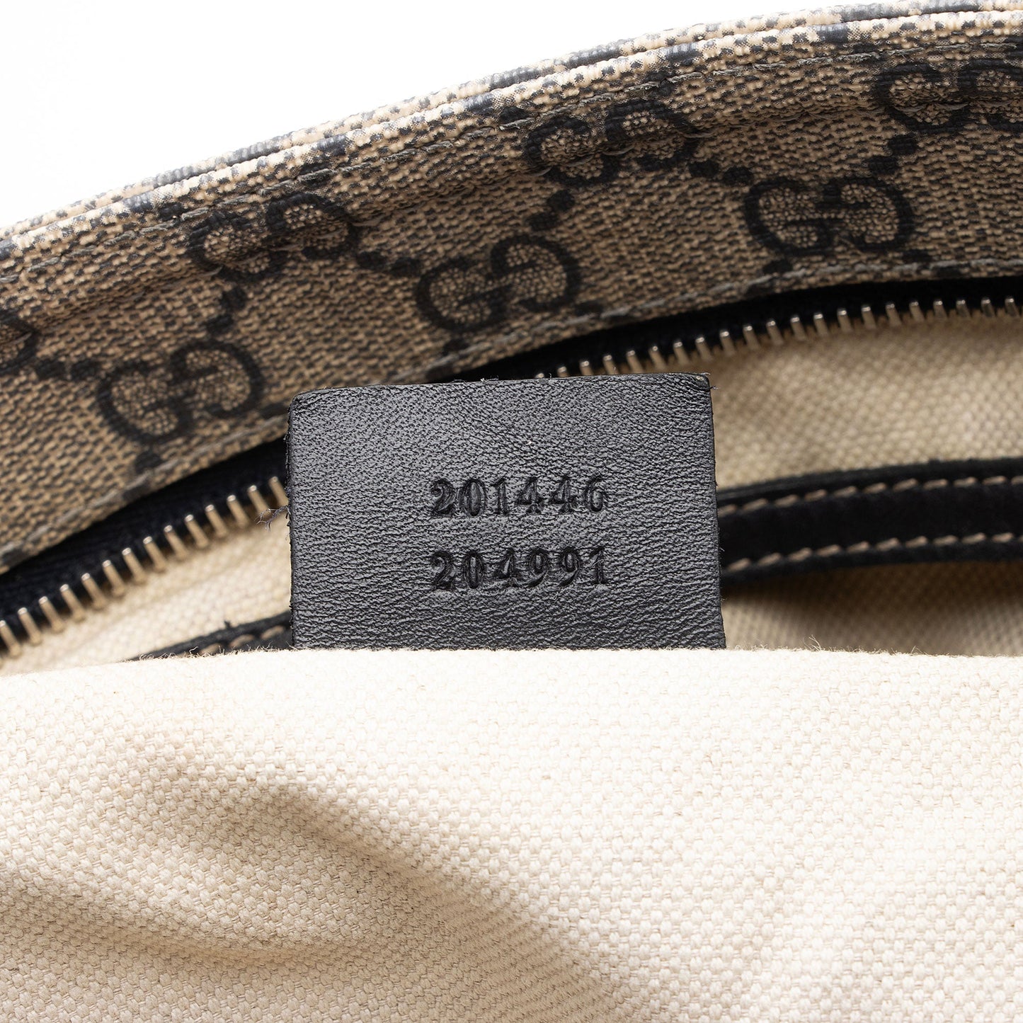 Gucci GG Supreme Classic Flat Medium Messenger Bag (SHF-rHNsr9)