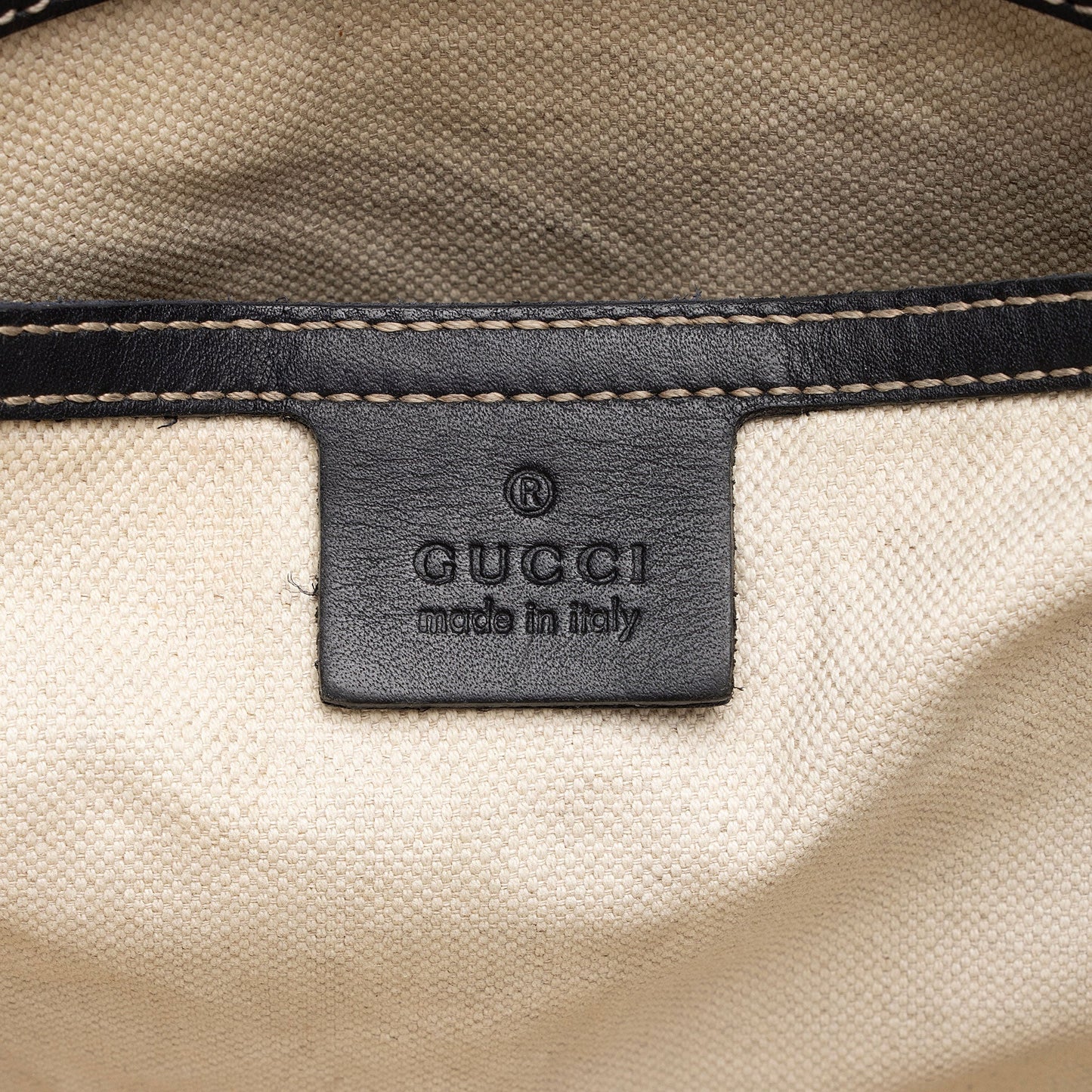 Gucci GG Supreme Classic Flat Medium Messenger Bag (SHF-rHNsr9)