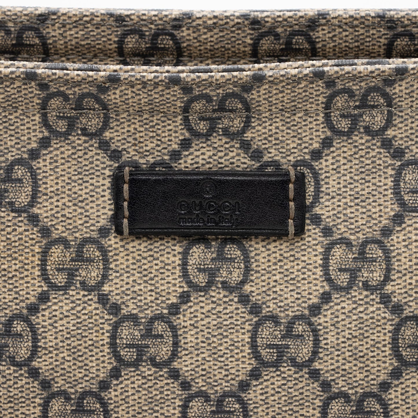 Gucci GG Supreme Classic Flat Medium Messenger Bag (SHF-rHNsr9)
