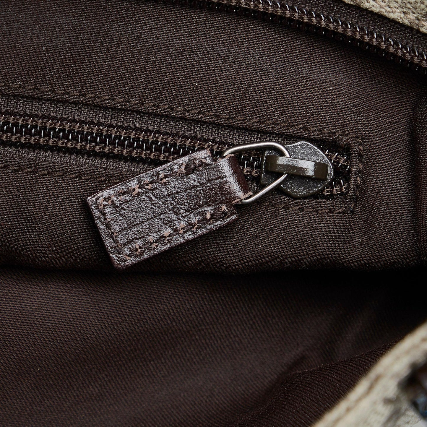 Gucci GG Supreme Crossbody Bag (SHG-VM8RkV)