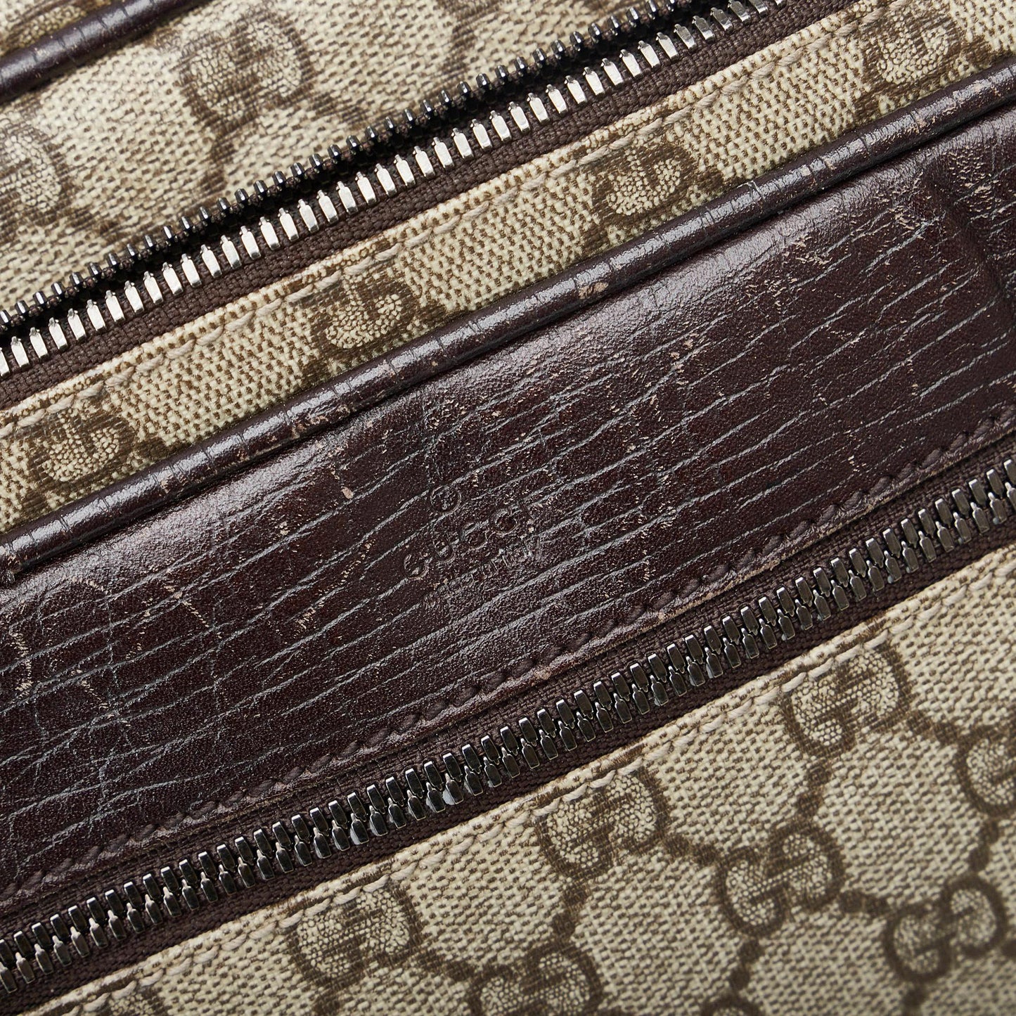 Gucci GG Supreme Crossbody Bag (SHG-tRkLLV)