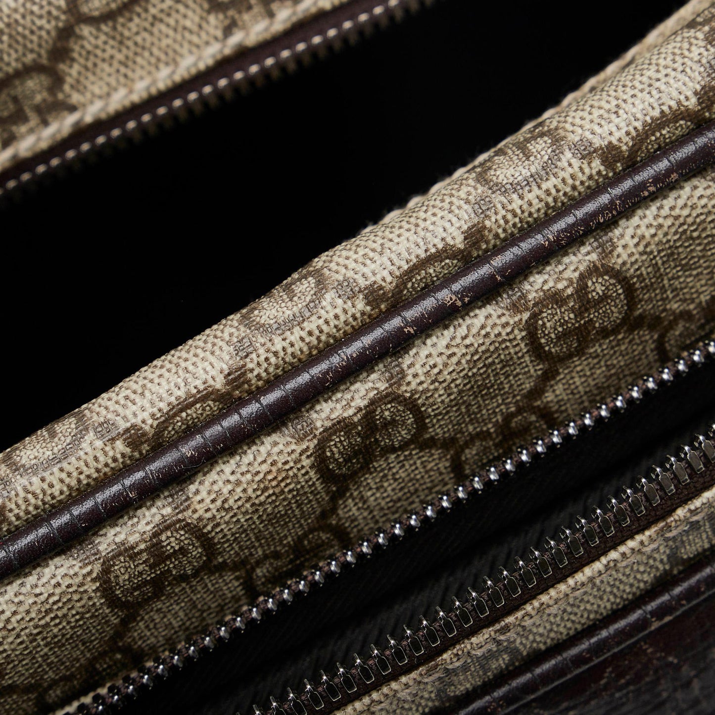 Gucci GG Supreme Crossbody Bag (SHG-tRkLLV)