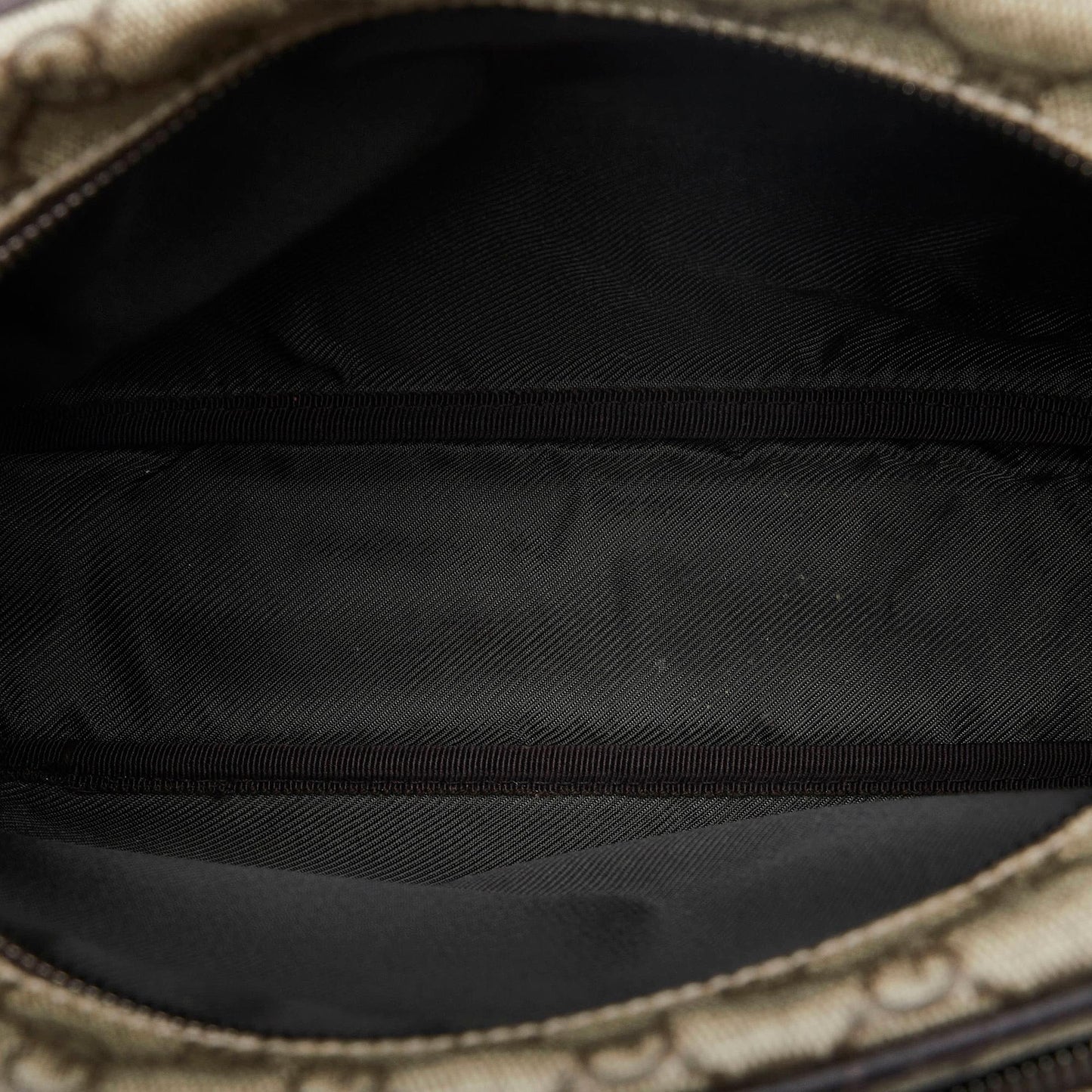 Gucci GG Supreme Crossbody Bag (SHG-tRkLLV)
