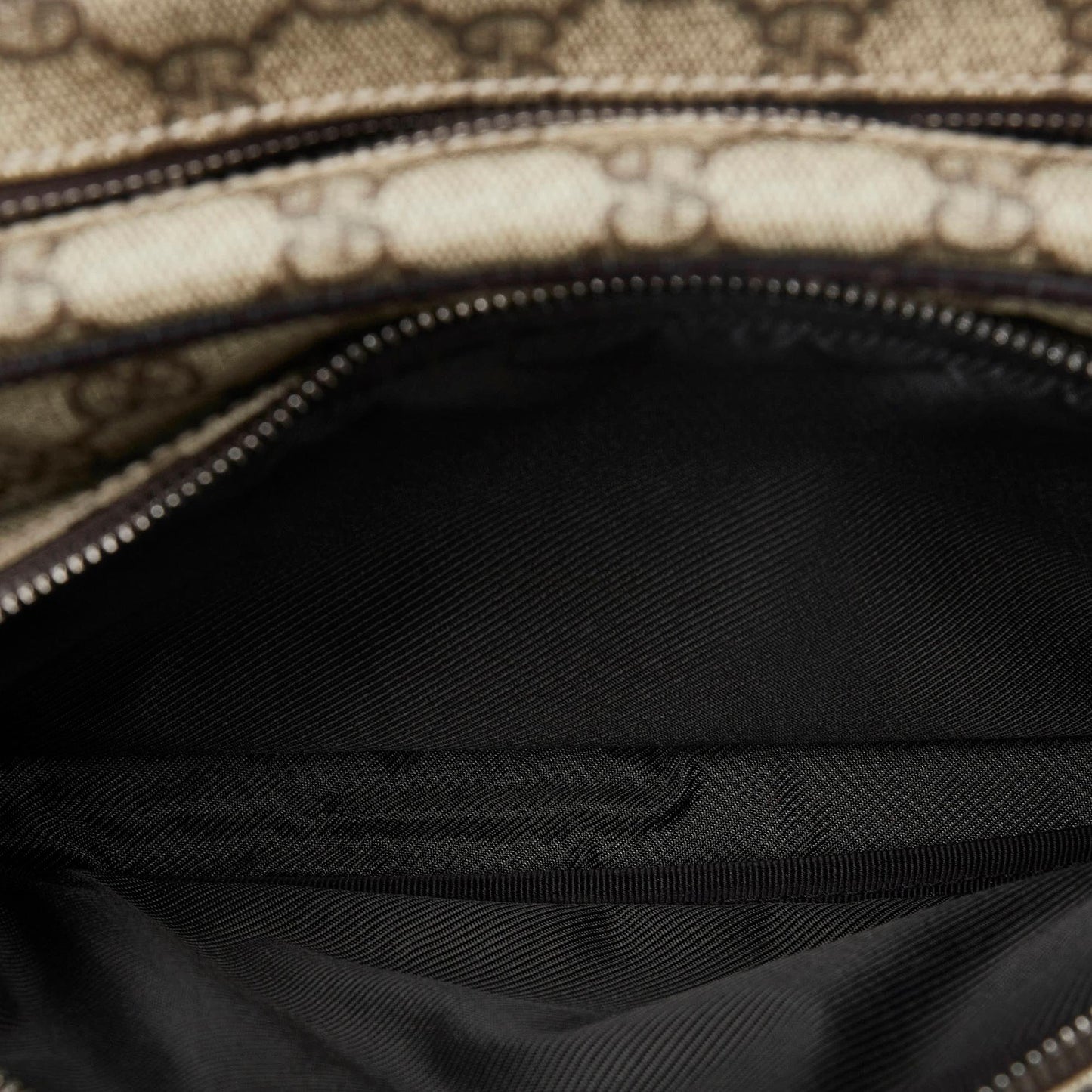 Gucci GG Supreme Crossbody Bag (SHG-tRkLLV)