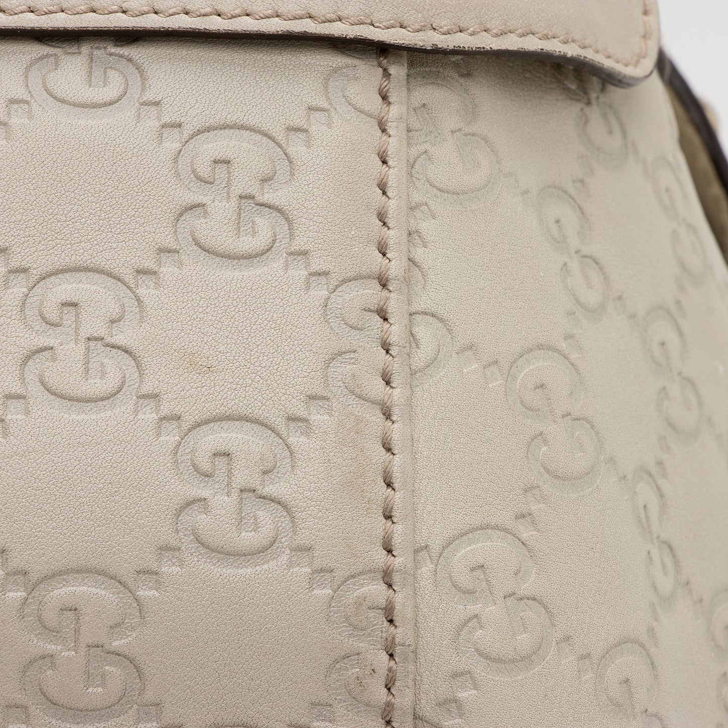 Gucci Guccissima Leather Pelham Small Shoulder Bag (SHF-qiecoD)