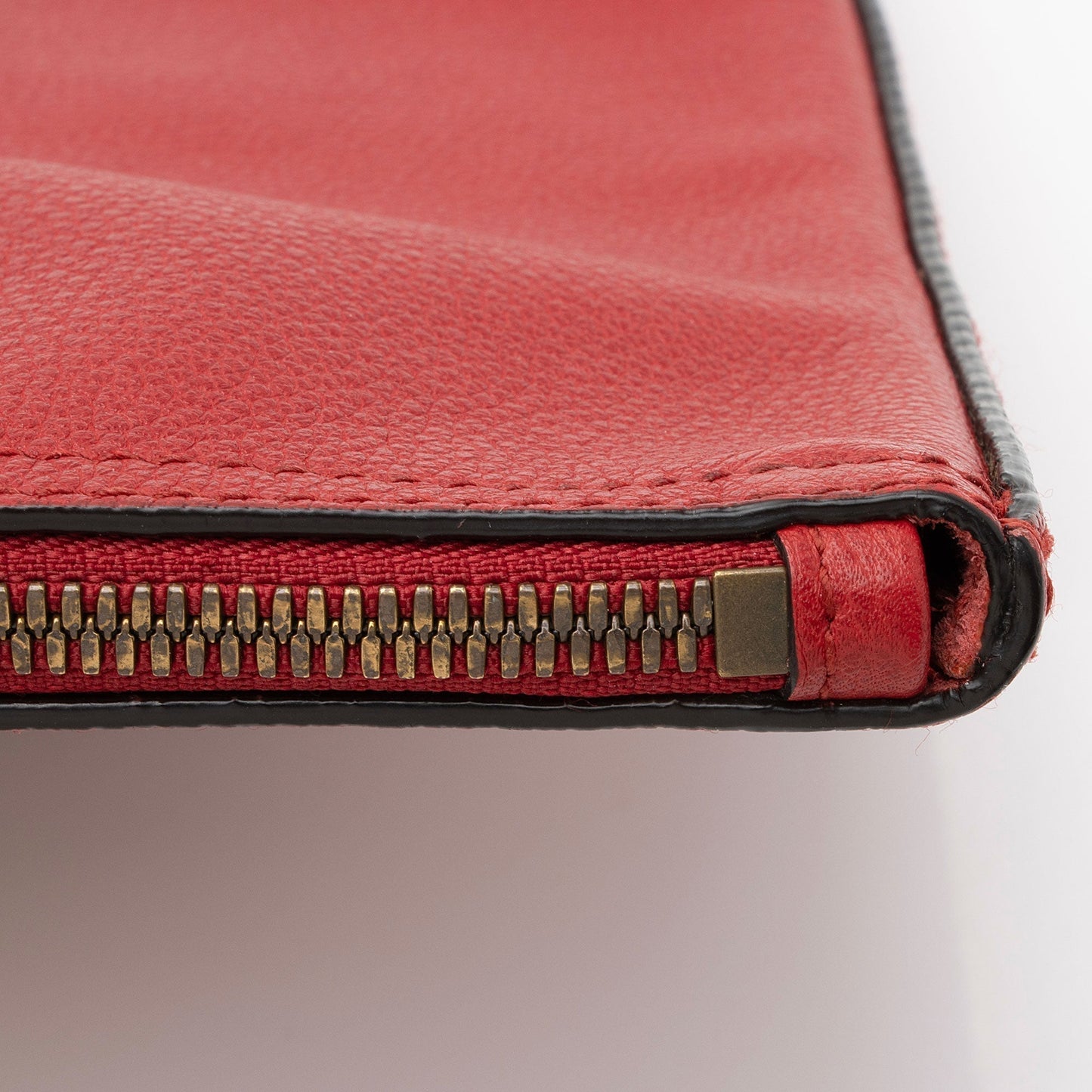 Gucci Leather Logo Zip Pouch (SHF-x1B73m)
