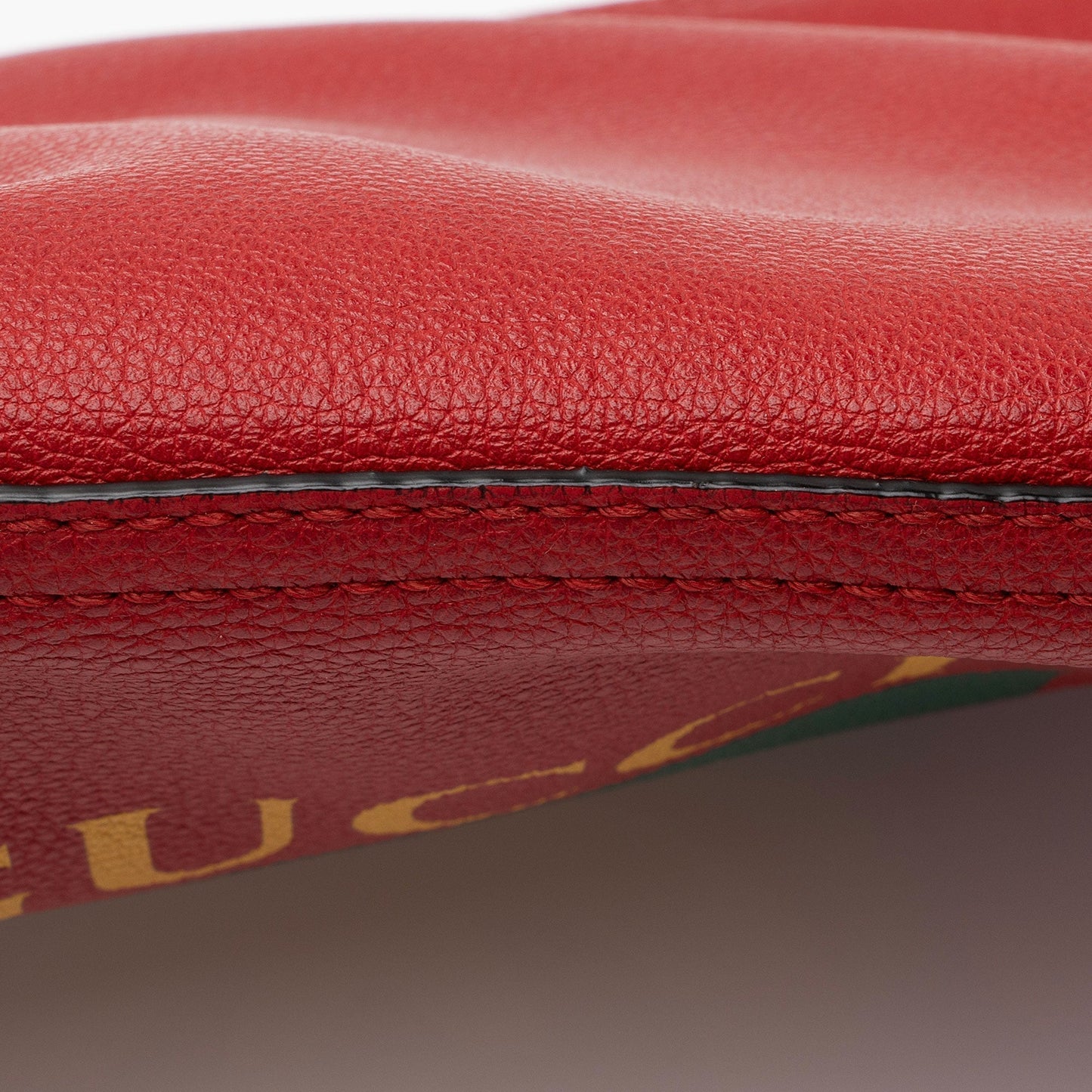 Gucci Leather Logo Zip Pouch (SHF-x1B73m)