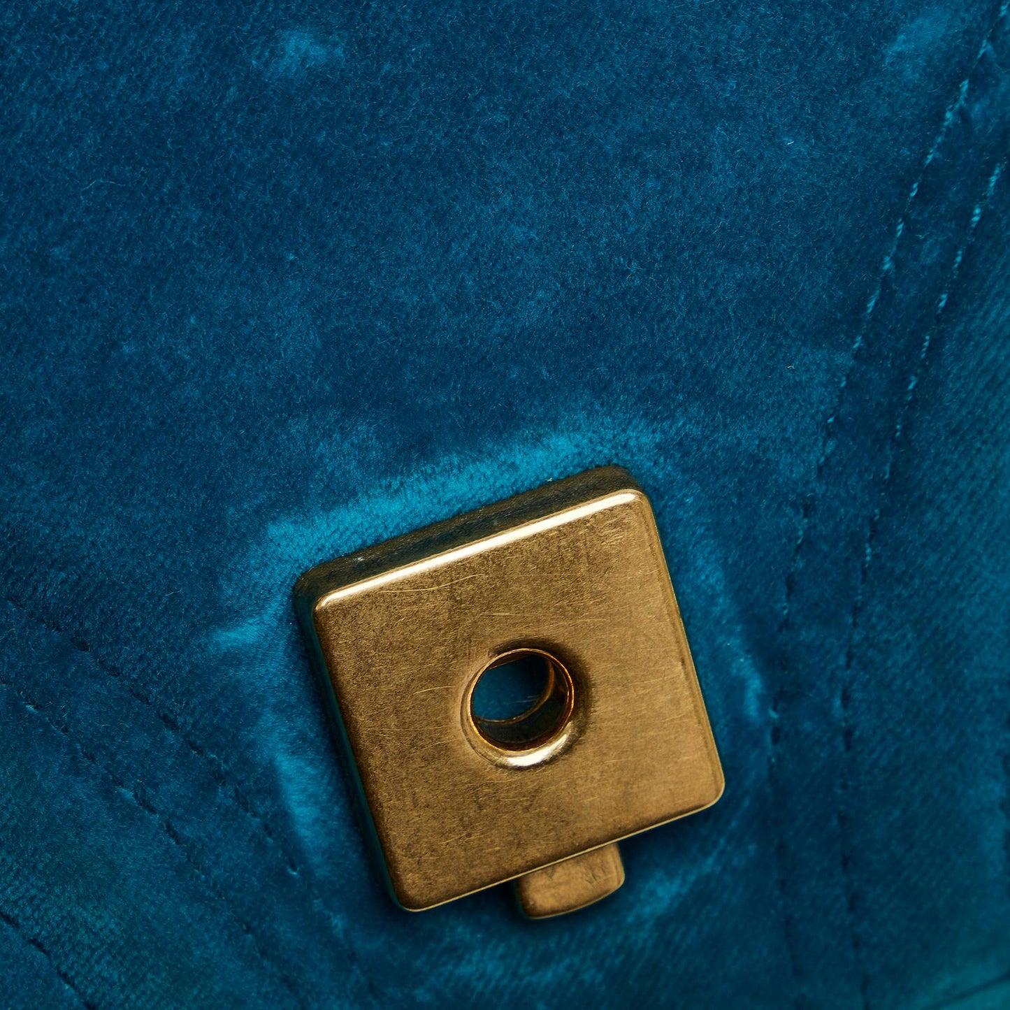 Gucci Mini GG Marmont Matelasse Crossbody Bag (SHG-UK5p9R)