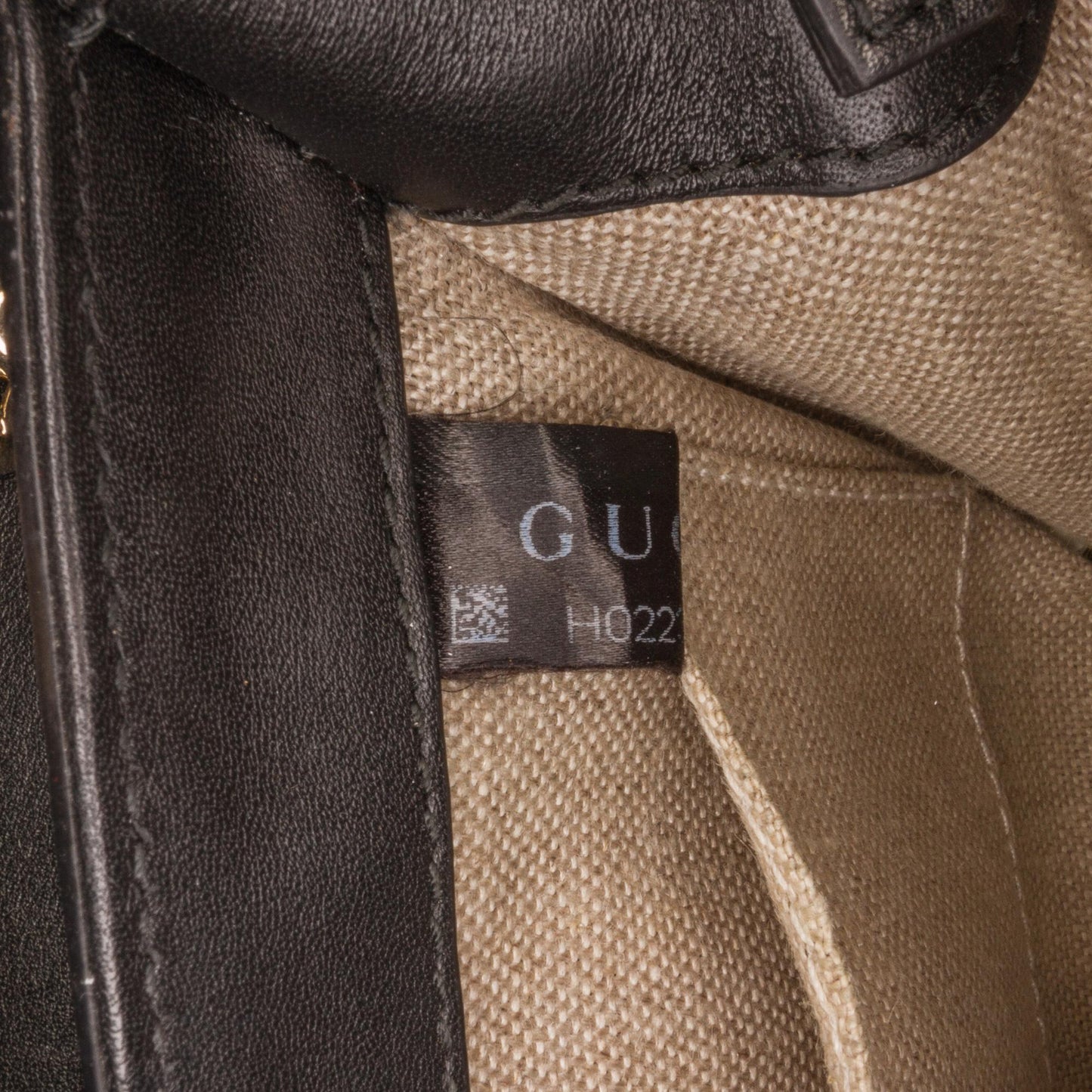 Gucci Mini Microguccissima Emily Crossbody Bag (SHG-JHzrWD)