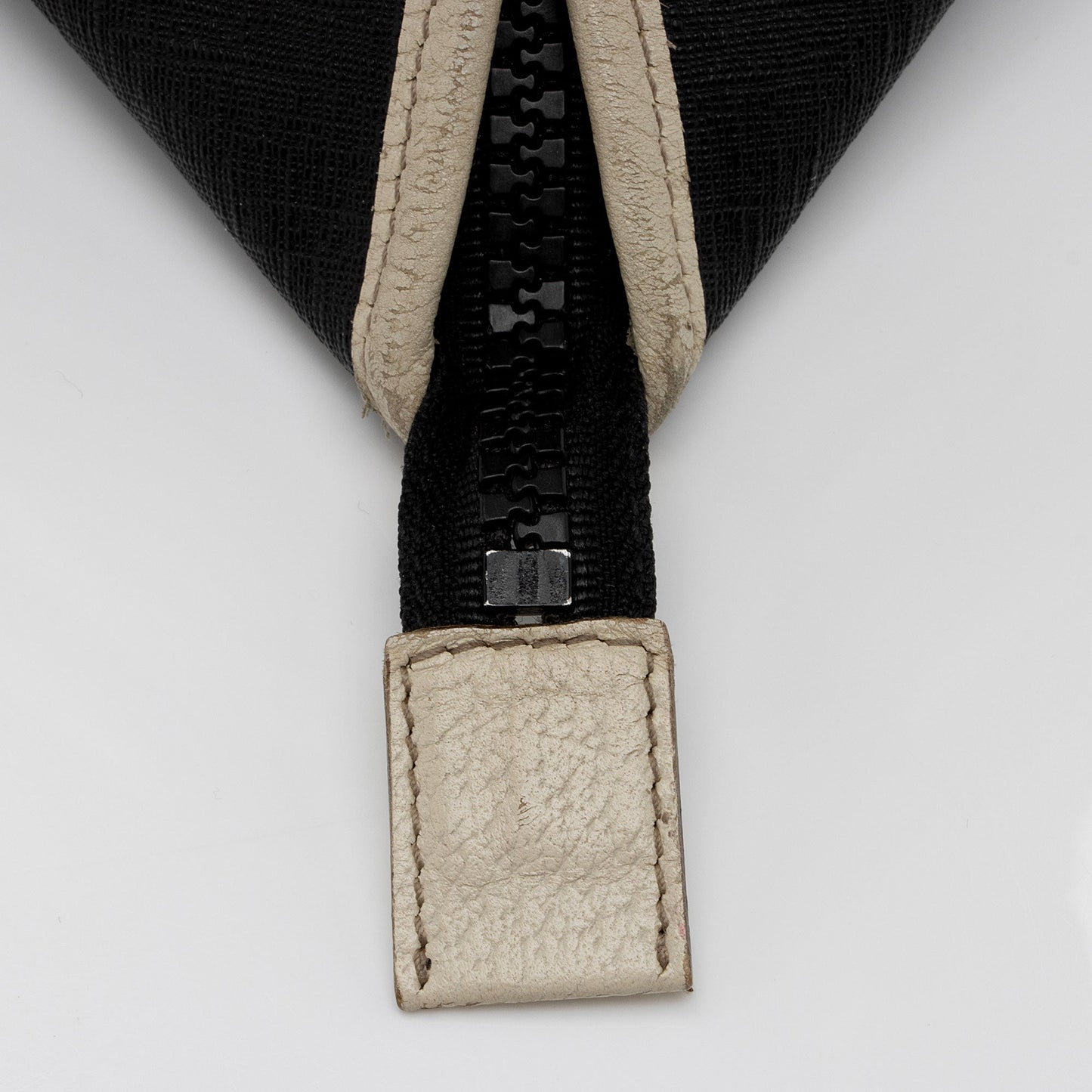 Gucci PVC Logo XL Shopper Tote (SHF-AJvk6R)