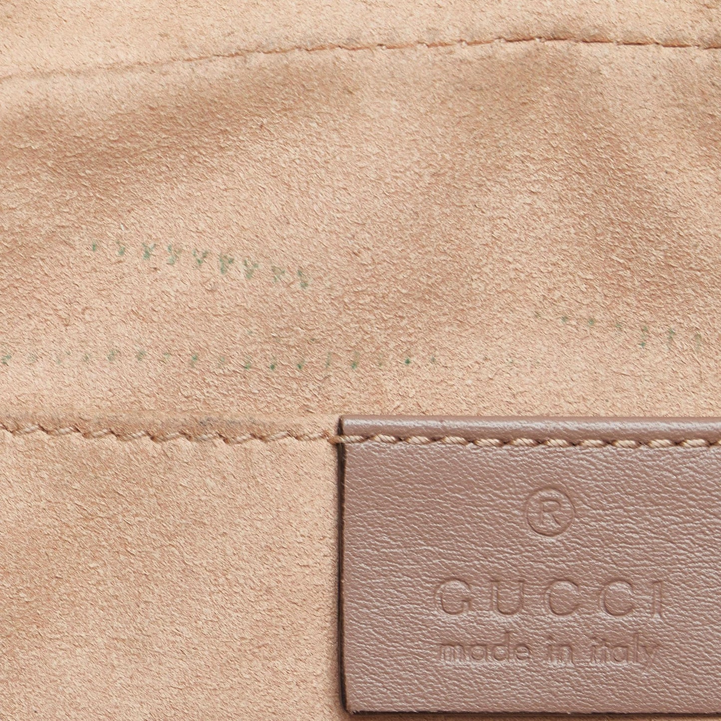 Gucci Small GG Marmont Matelasse Crossbody Bag (SHG-hny90r)