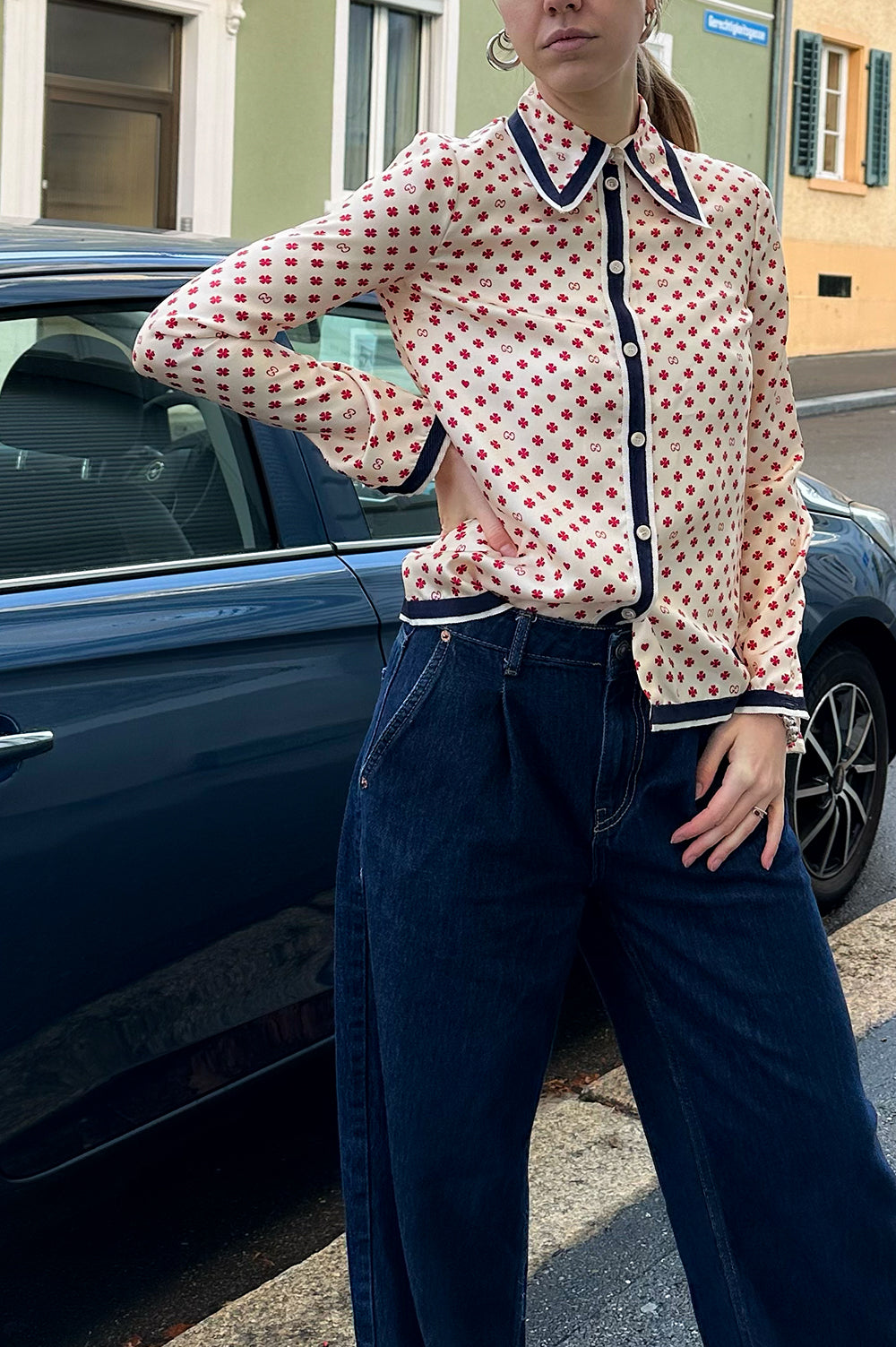 GUCCI Shamrock Print Silk Shirt Ivory Red
