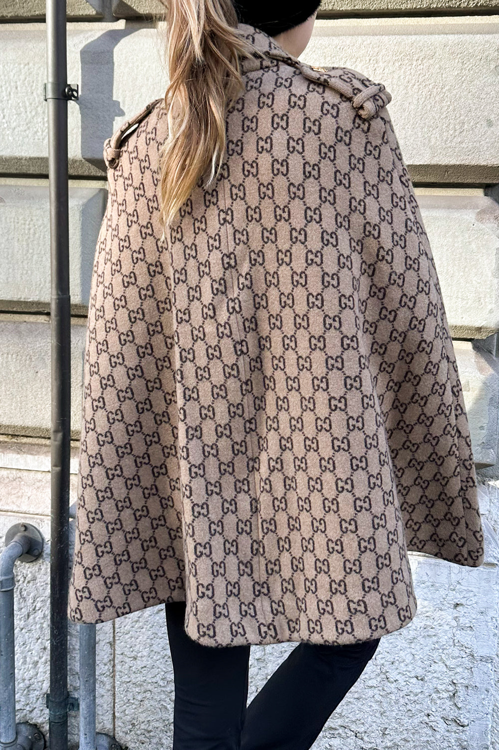 GUCCI GG Supreme Cape Wool Beige