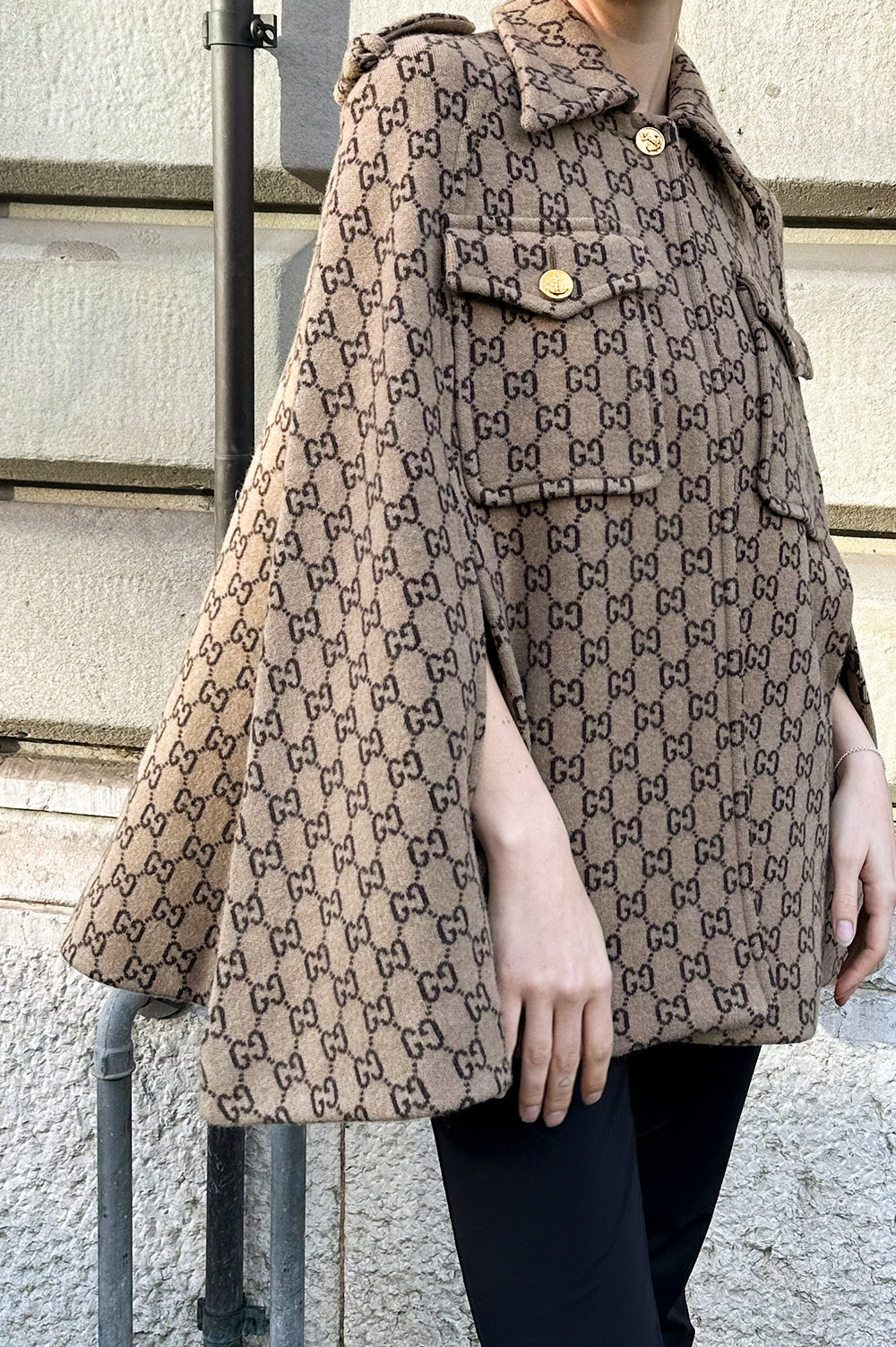 GUCCI GG Supreme Cape Wool Beige