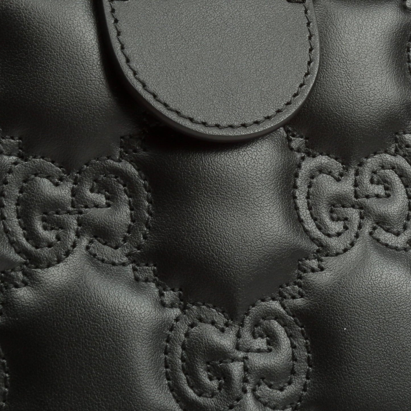 GUCCI GG Matelassé Small Clutch On Chain-Black