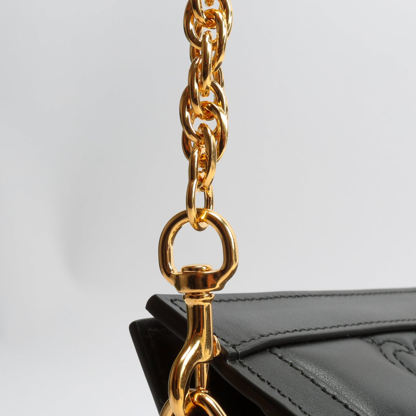 GUCCI GG Matelassé Small Clutch On Chain-Black