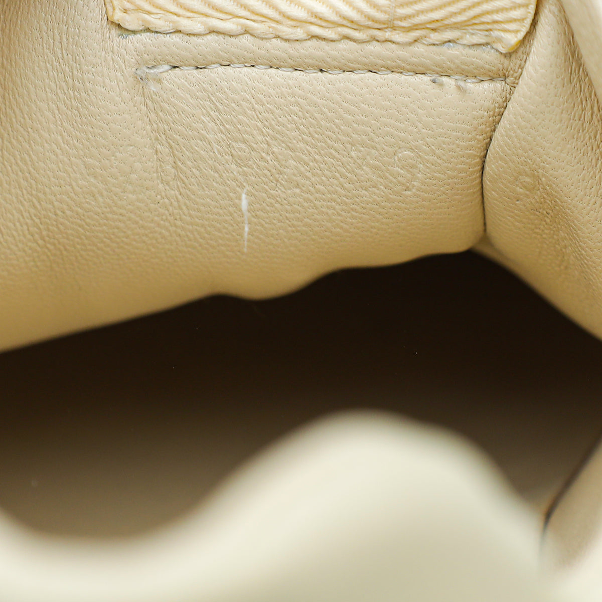 Gucci Ivory Logo Rhyton Sneakers 39