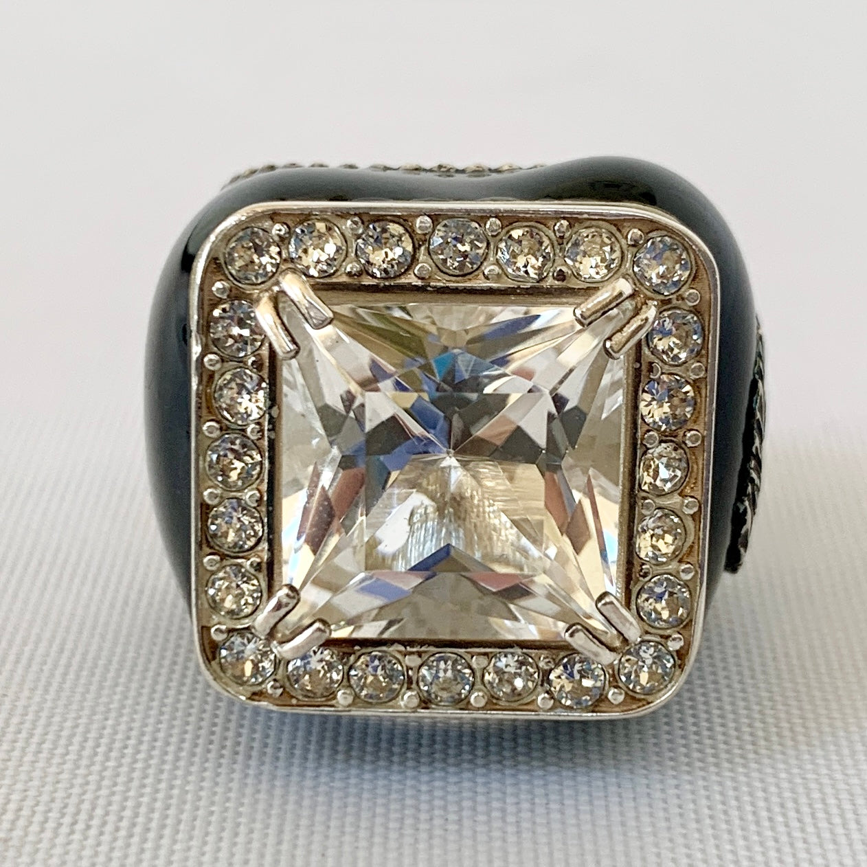Gucci GG Crystal-embellished Signet Ring in White