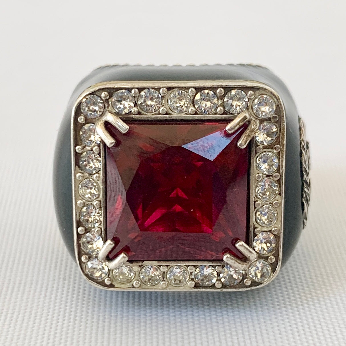 Gucci GG Crystal-embellished Signet Ring in Red