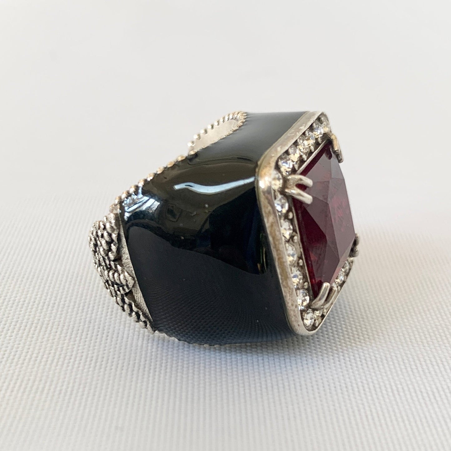 Gucci GG Crystal-embellished Signet Ring in Red