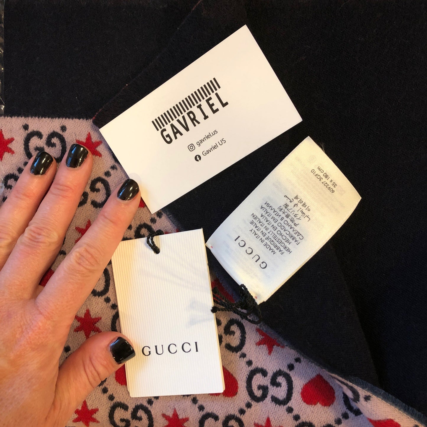 Gucci GG Wool Hearts Scarf in Violet