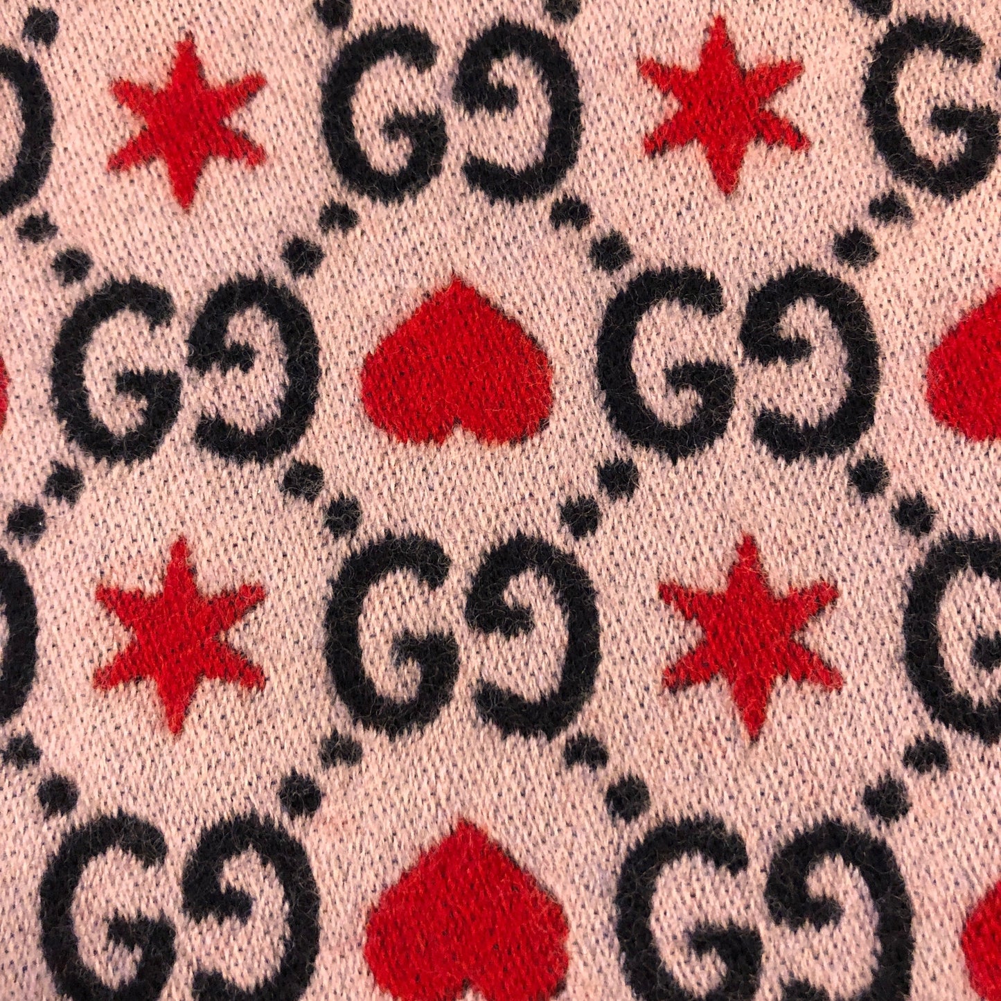 Gucci GG Wool Hearts Scarf in Violet