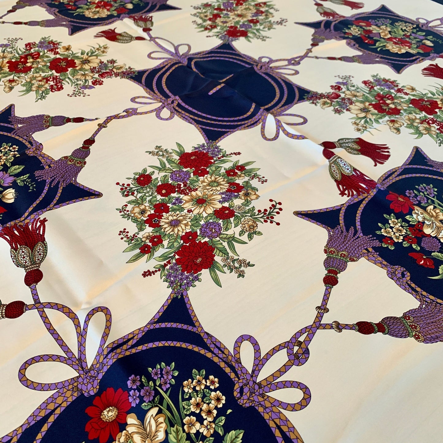 Gucci Floral and Tassel-print Silk Shawl in Ivory