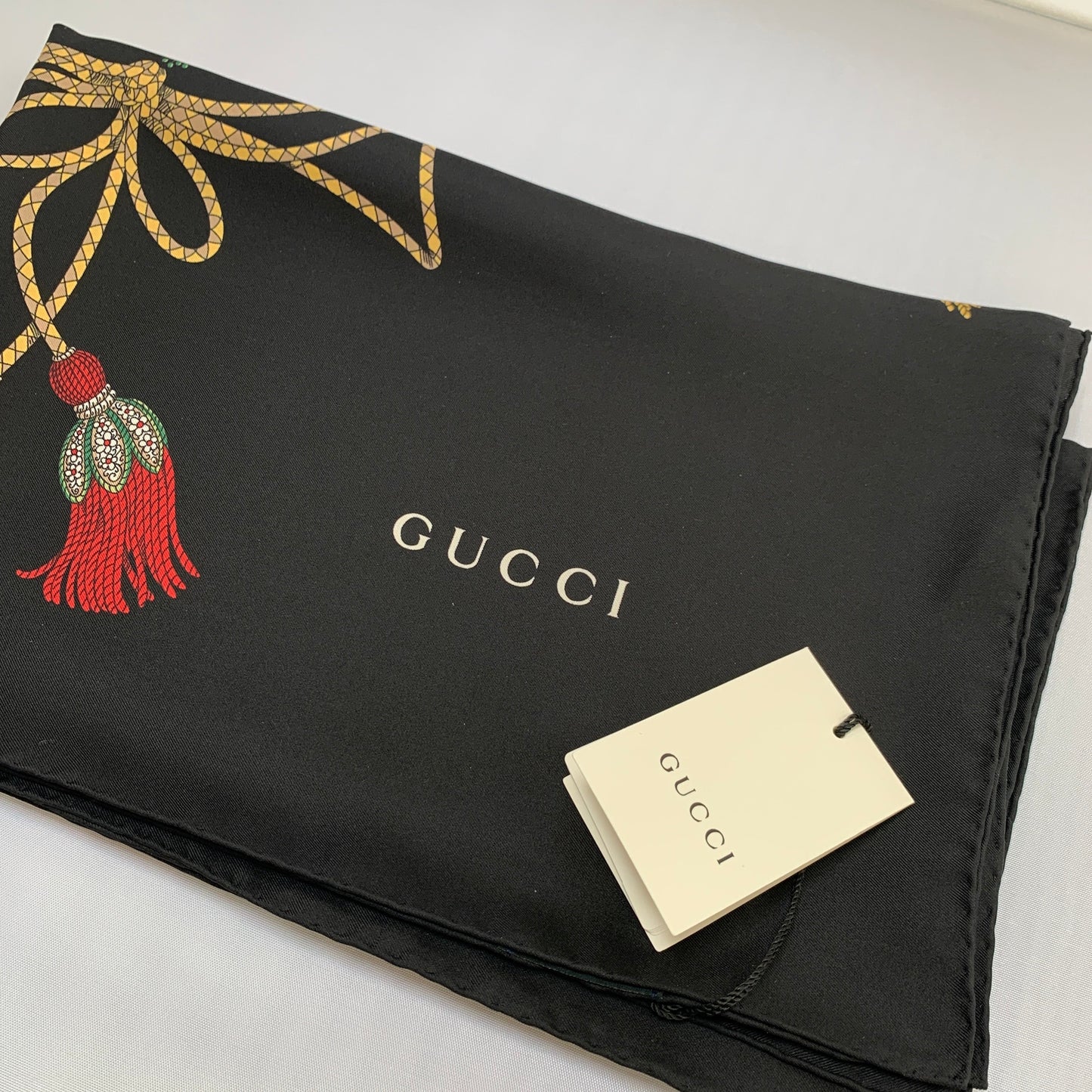 Gucci Floral and Tassel-print Silk Shawl in Black