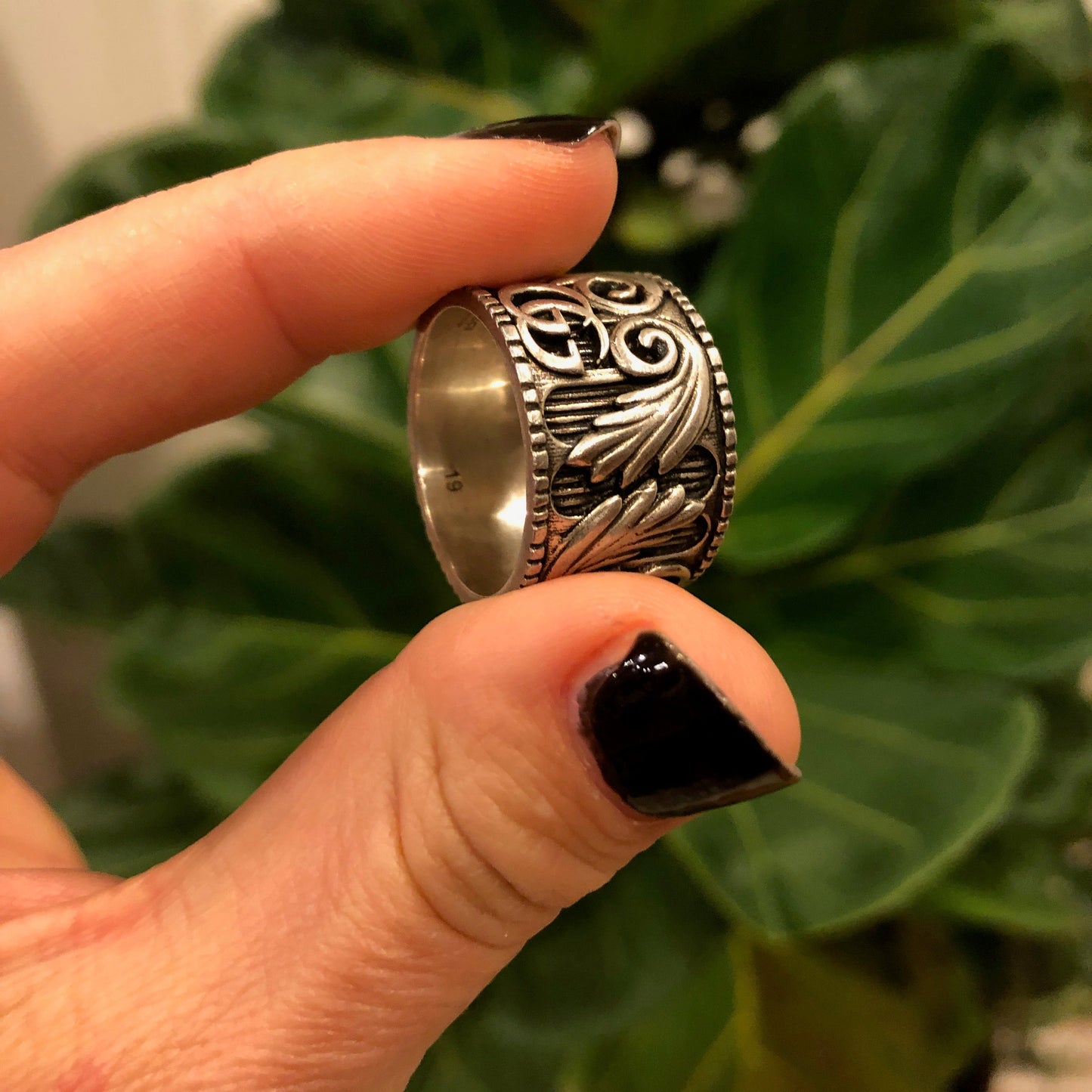 Gucci Double G Sterling Silver Leaf Motif Ring