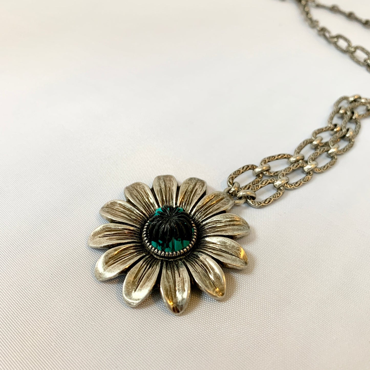 Gucci Marmont Double G Flower Necklace in Blue and Silver