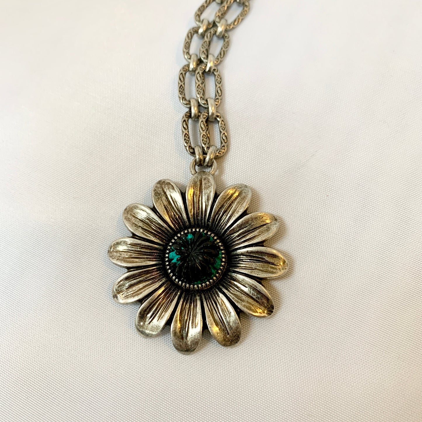 Gucci Marmont Double G Flower Necklace in Blue and Silver