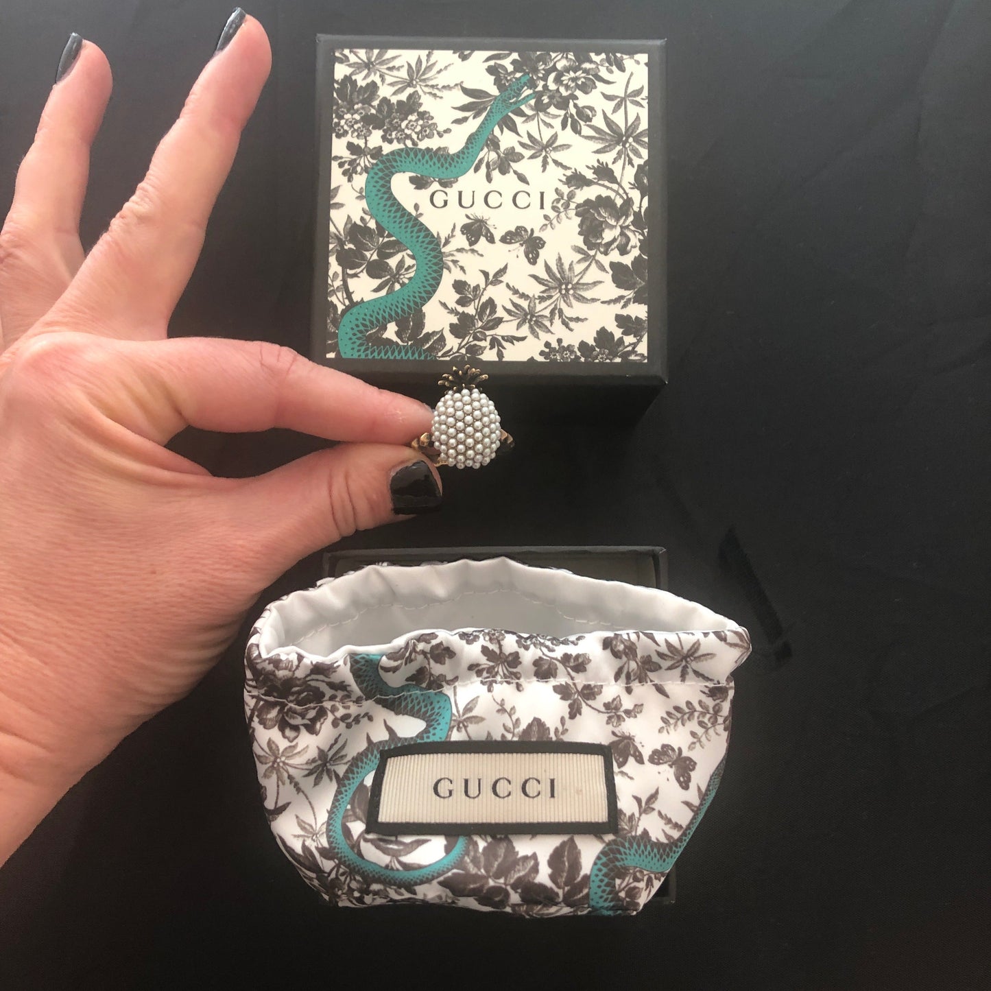 Gucci Pearl Pineapple Ring in Gold