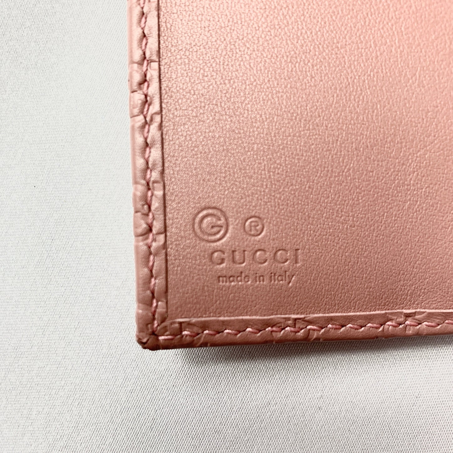 Gucci GG Microguccissima Card Case Snap Wallet in Pink